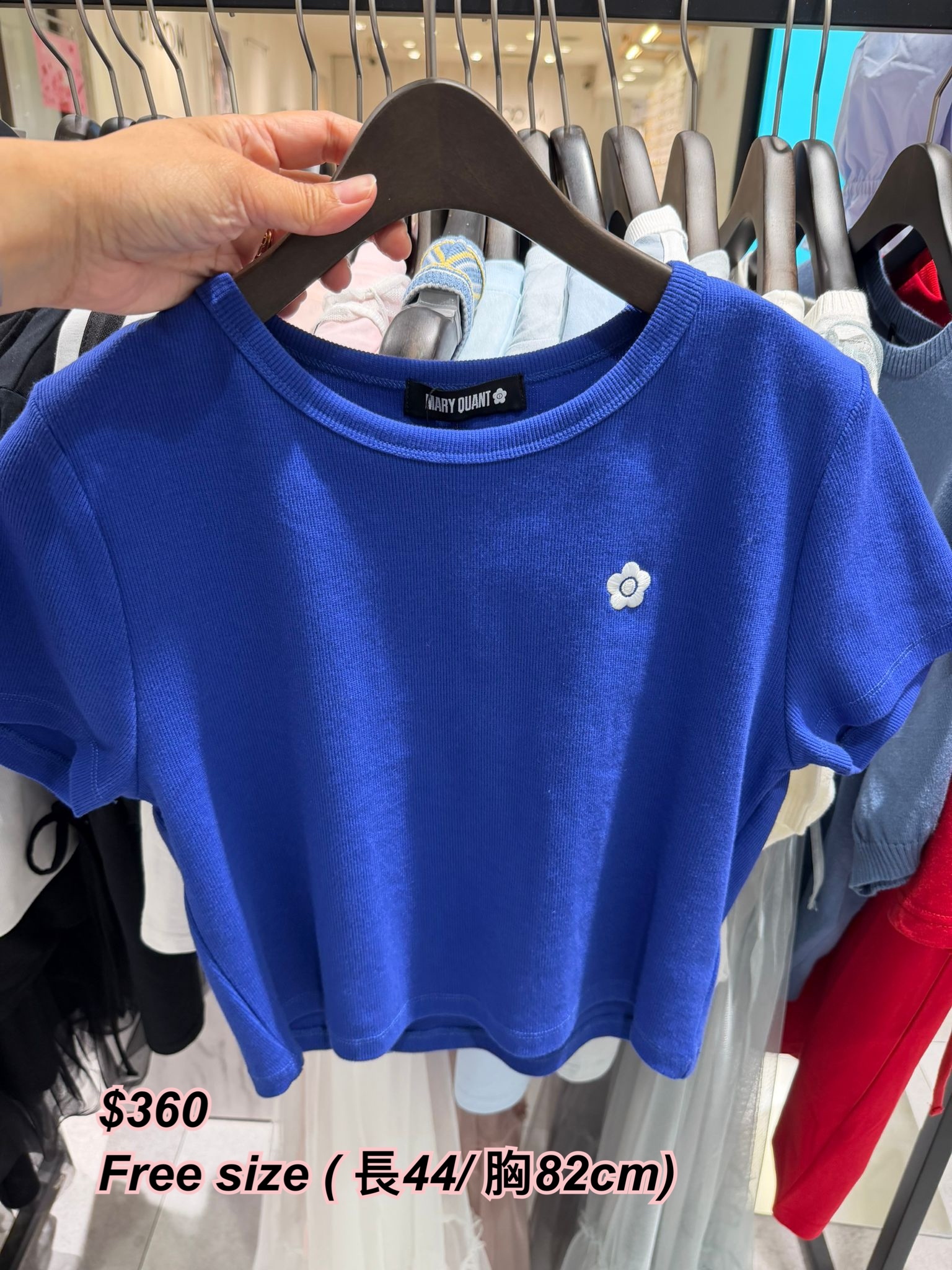 260424 Mary Quant 小花logo 短身Tee / 4 色