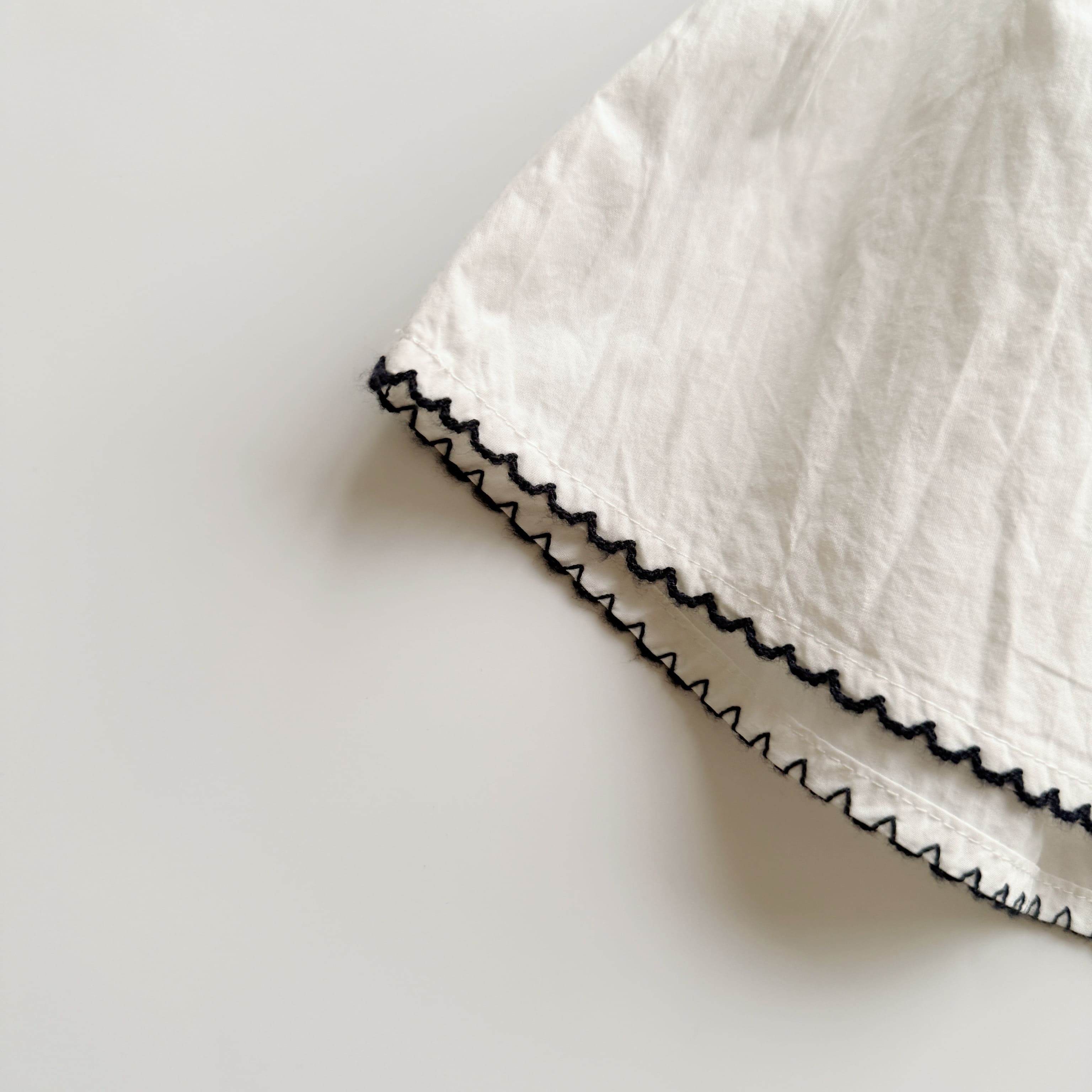 簍空蕾絲娃娃領上衣