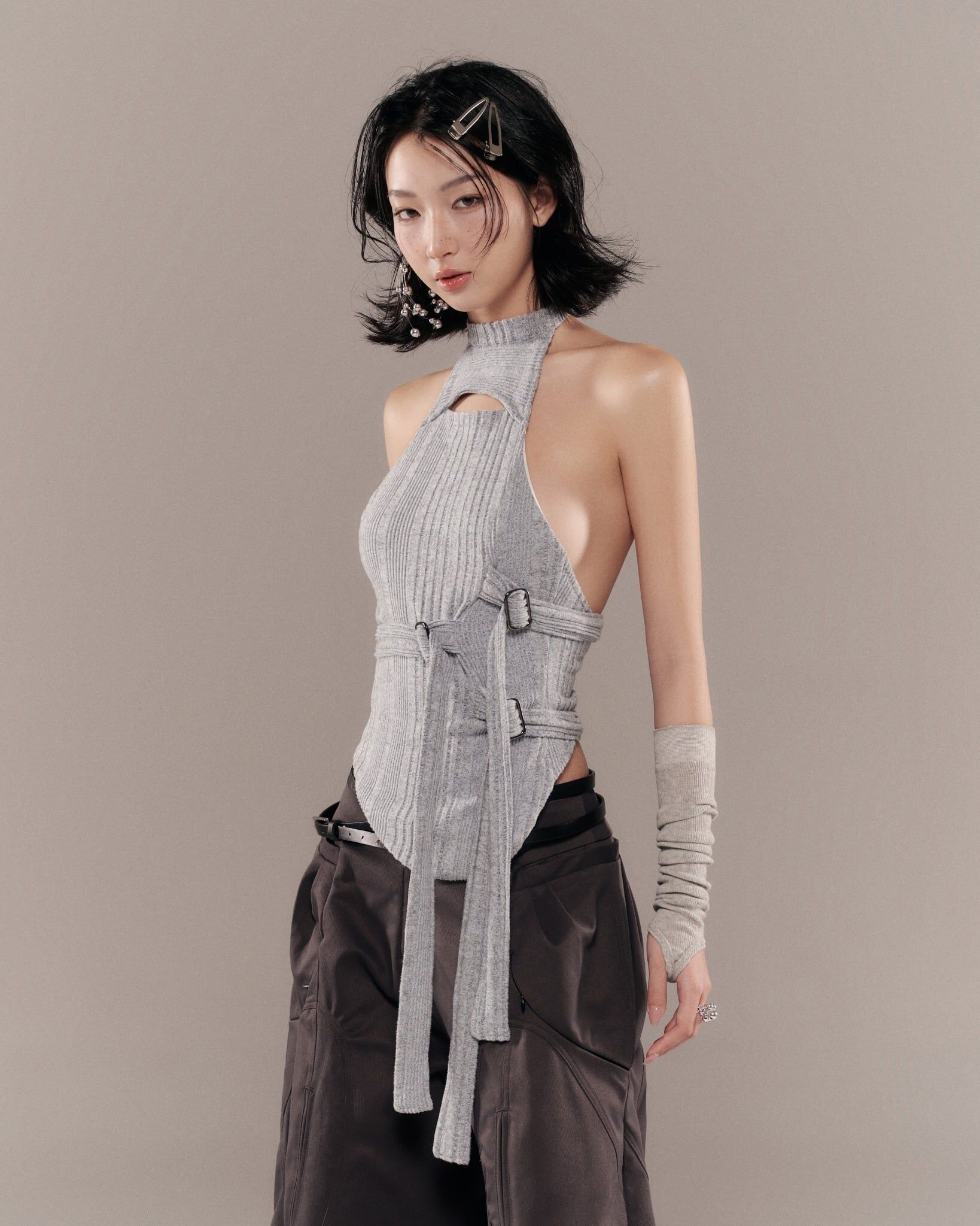 BUNNYHILL RUBY TOP 露背 高領 上衣