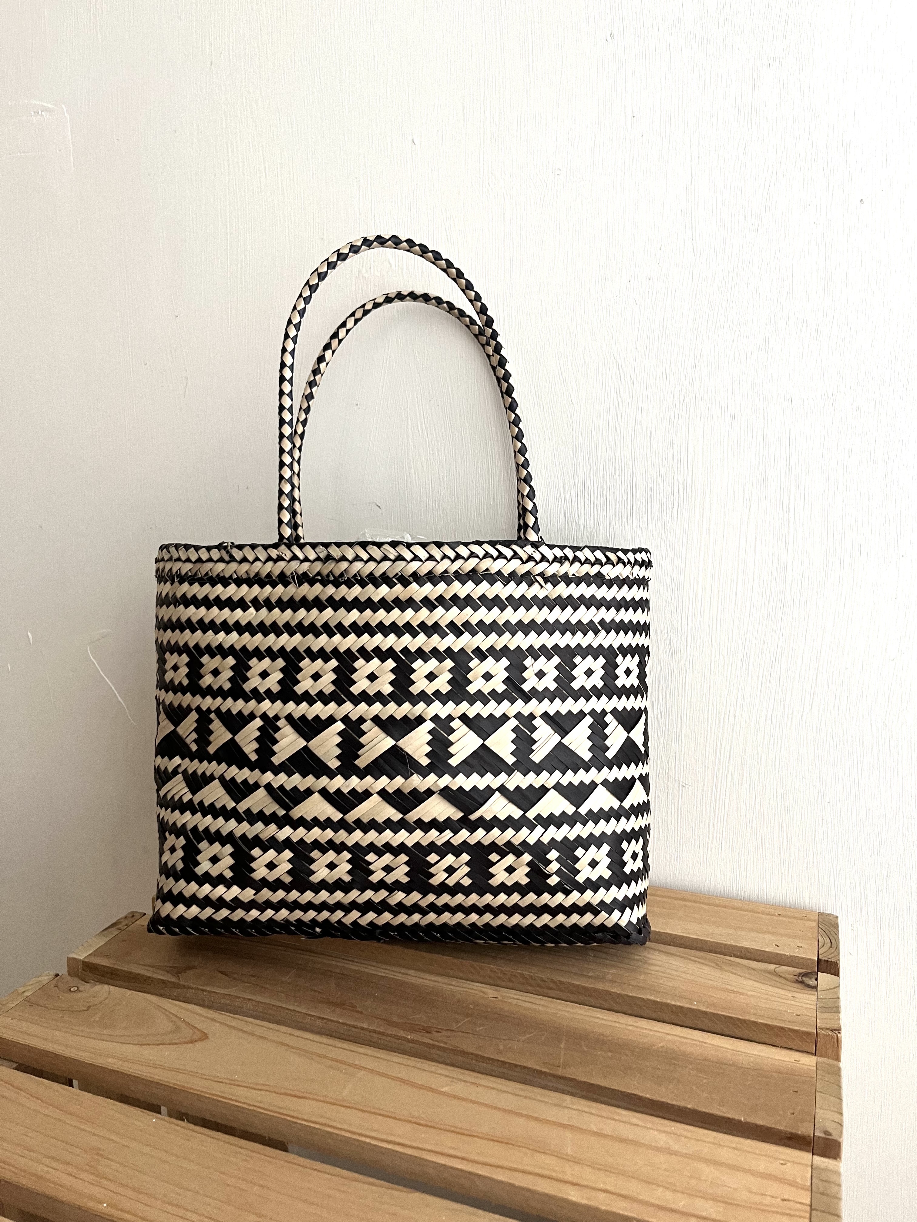 CUBE SUGAR黑白色手挽藤袋