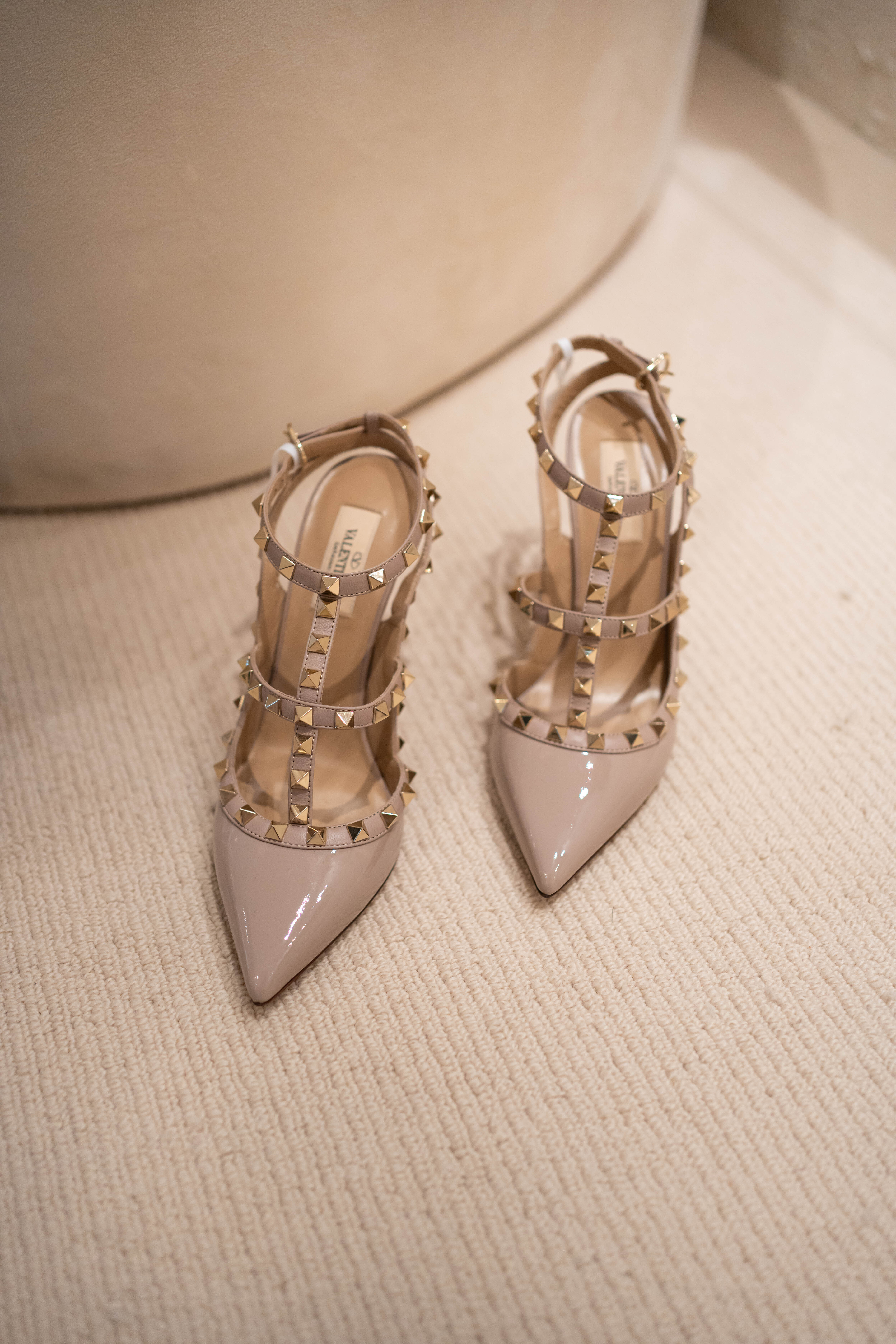 【全新閒置無盒】Valentino Rockstud 尖頭細跟高跟鞋 裸色 Size 39