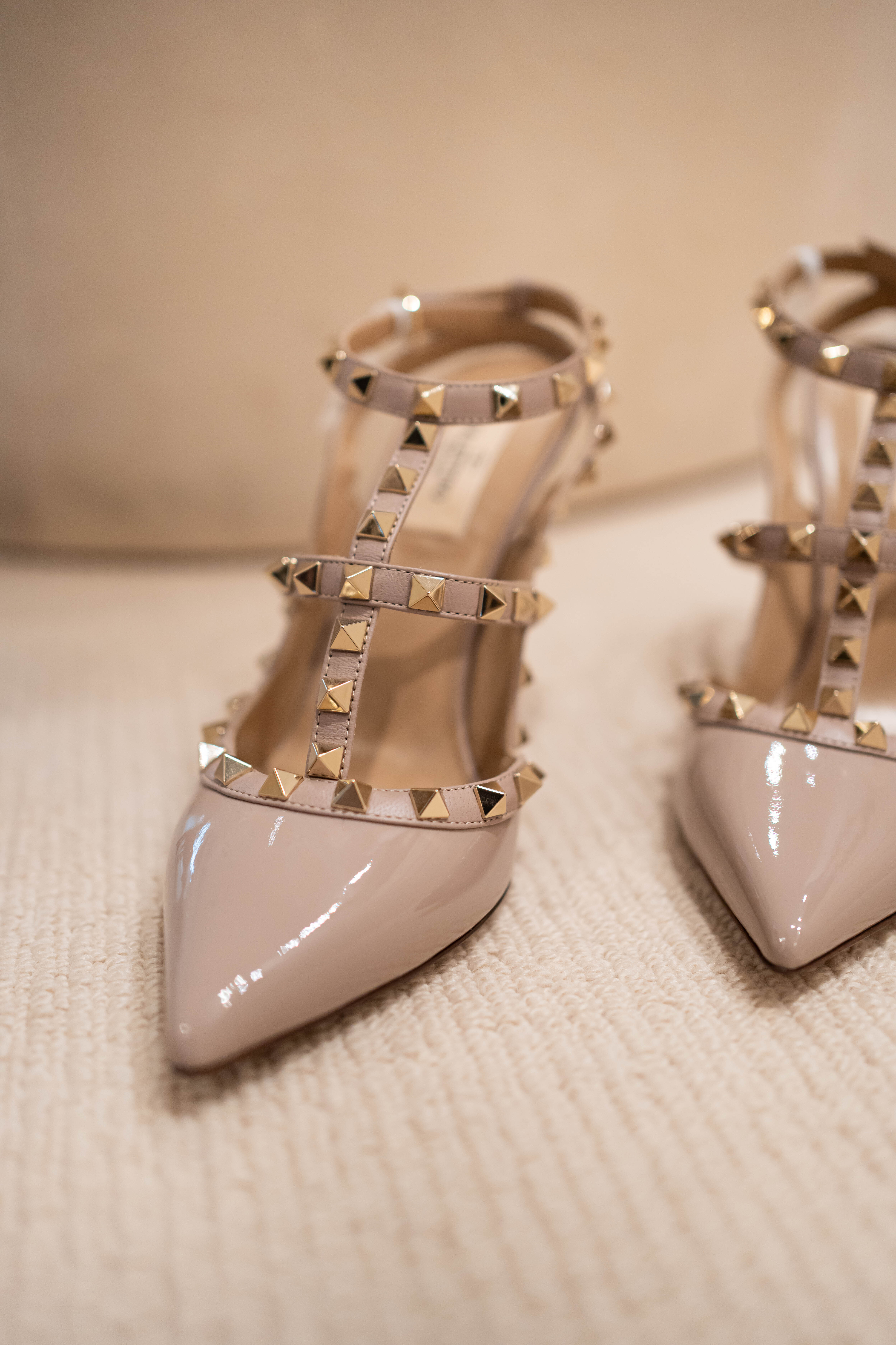 【全新閒置無盒】Valentino Rockstud 尖頭細跟高跟鞋 裸色 Size 39