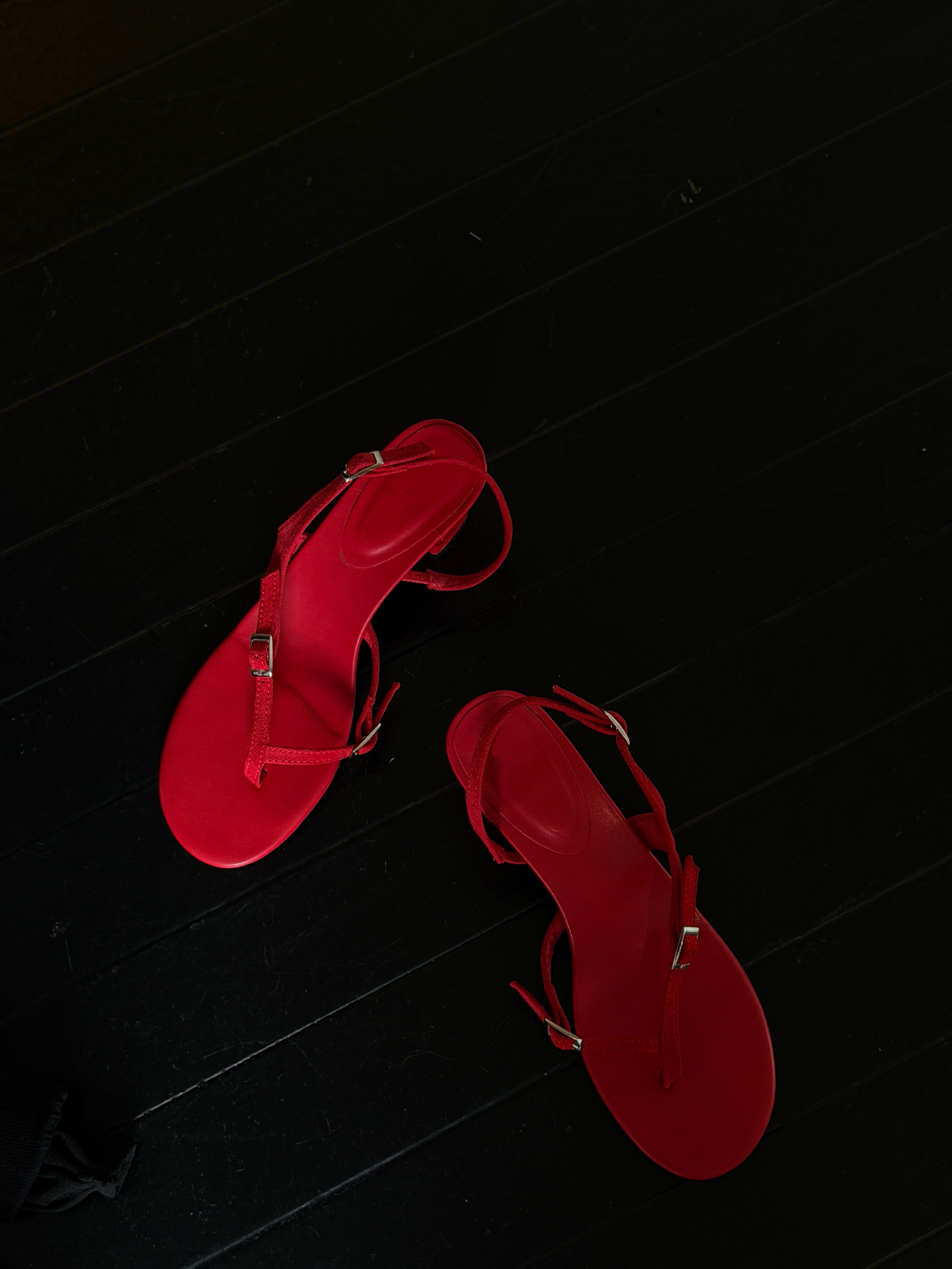 Leather flip-flops heels