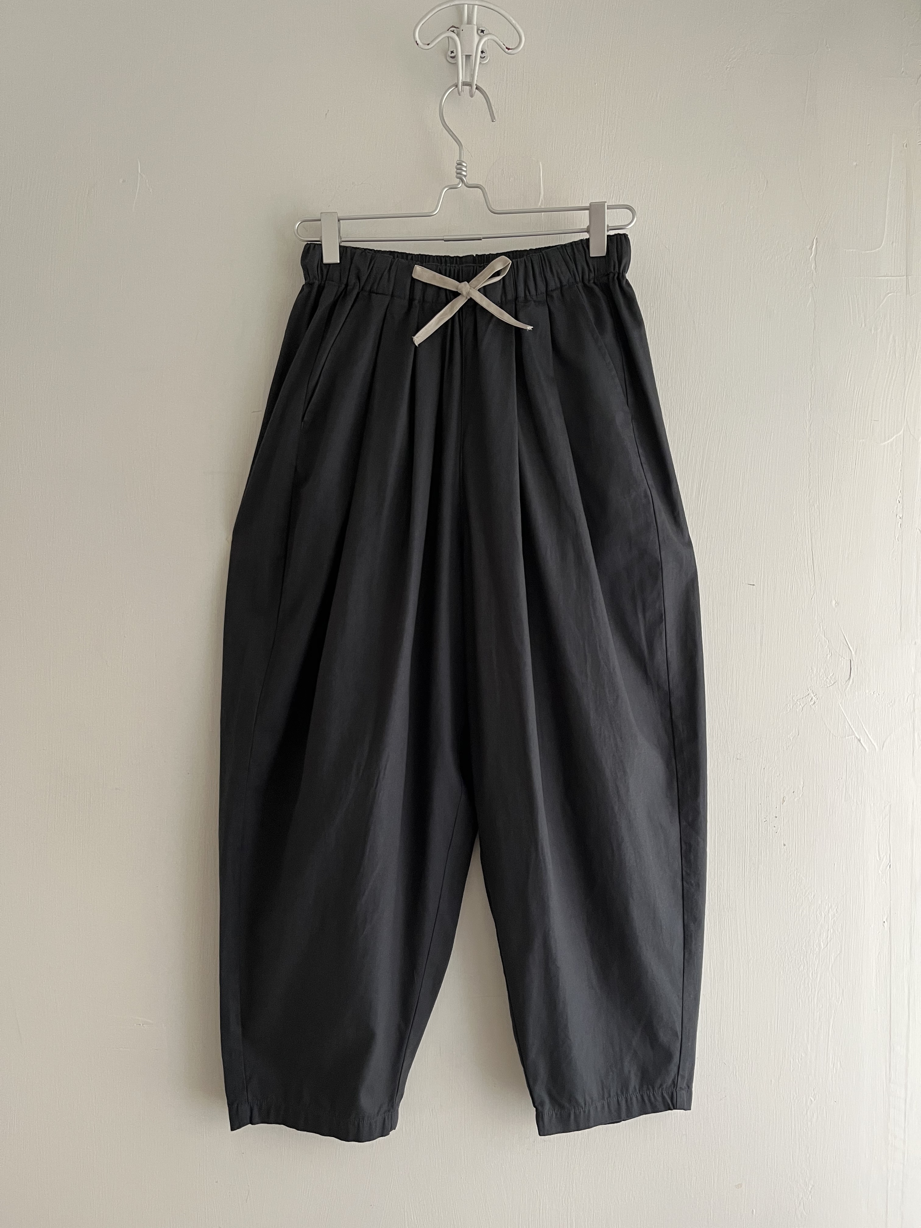 Kermu灰黑色全橡筋褲