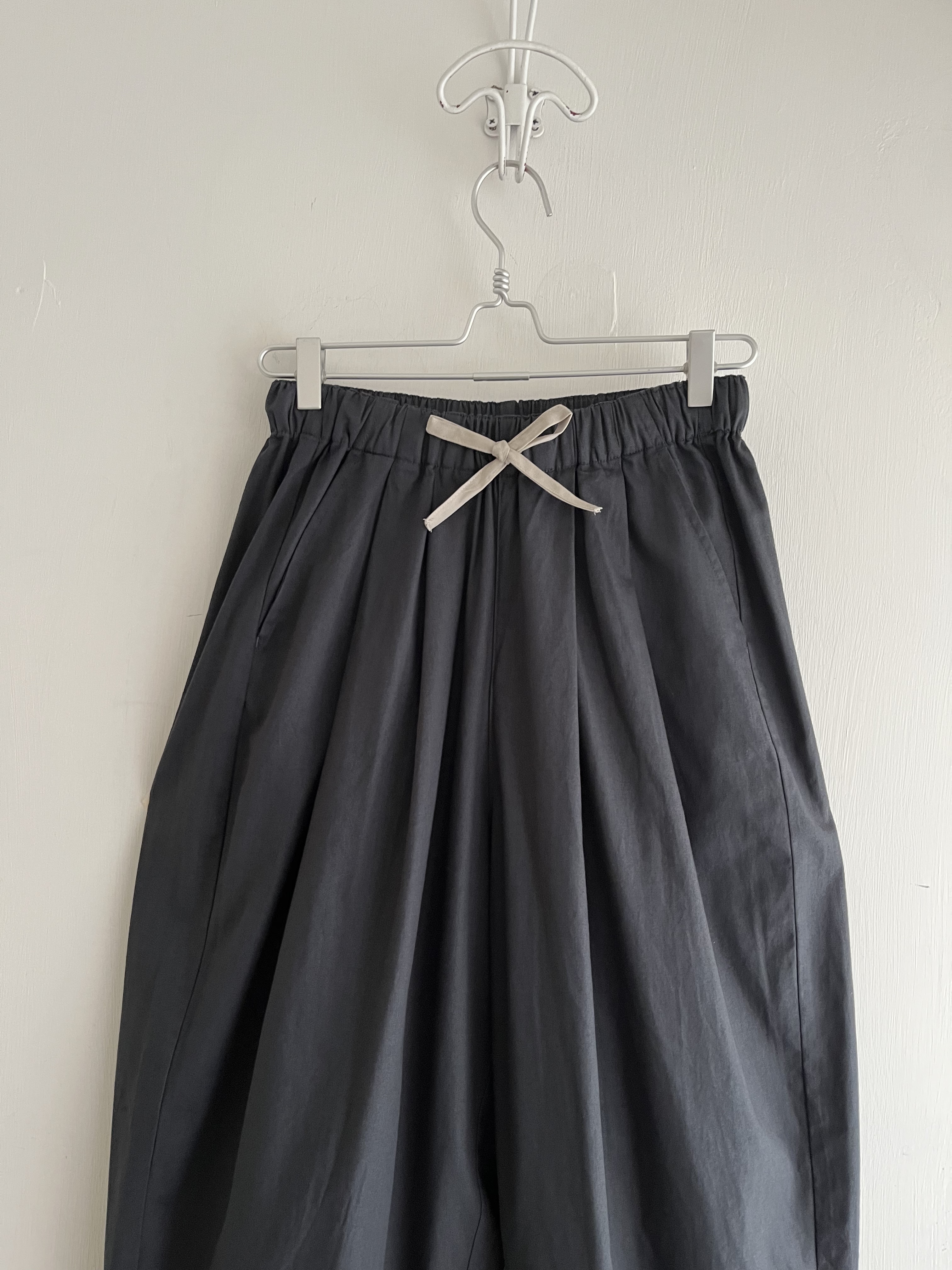 Kermu灰黑色全橡筋褲