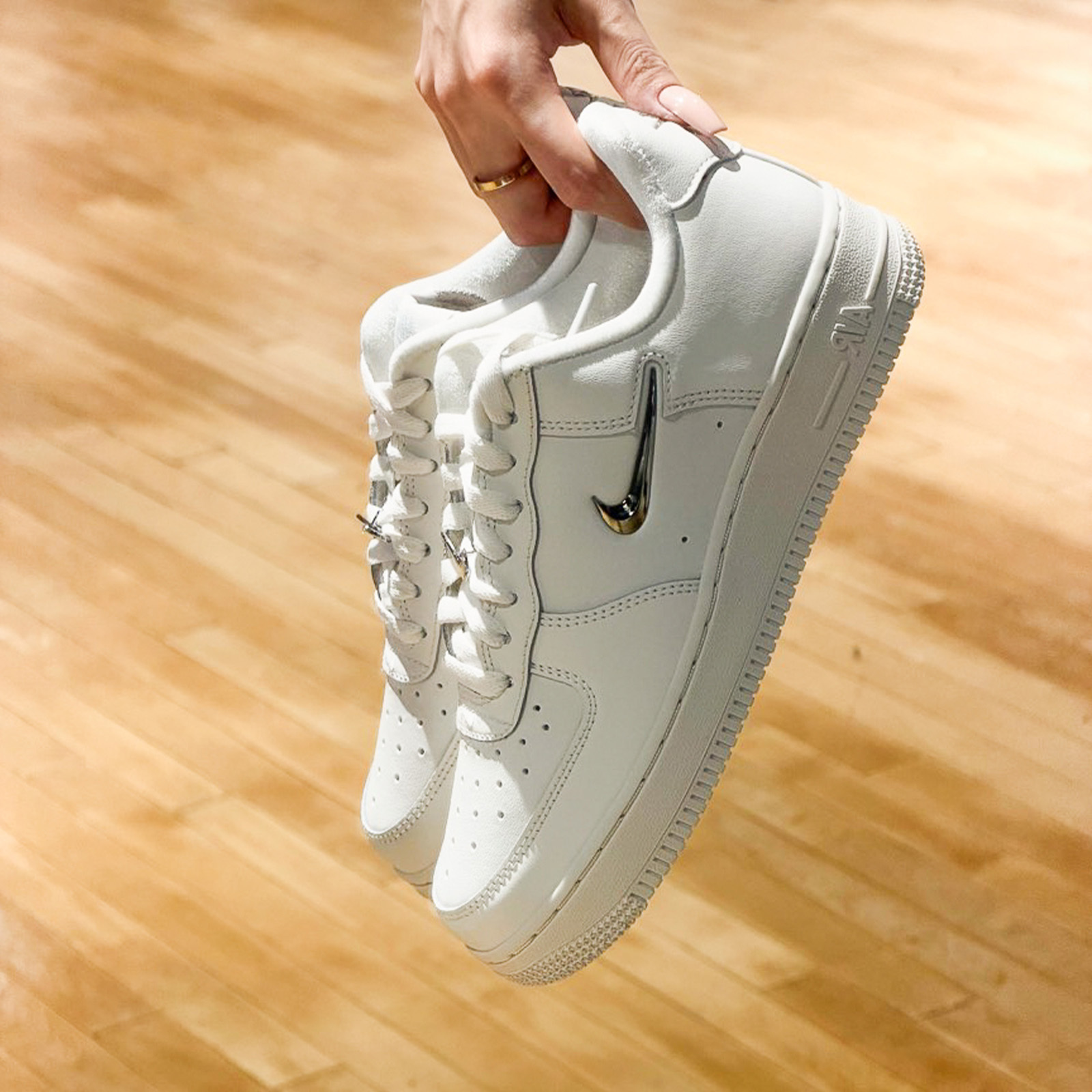 Nike Air Force 1 '07 白銀 液態銀 金屬 立體 小勾 反光 女款 休閒鞋 IU7558-030