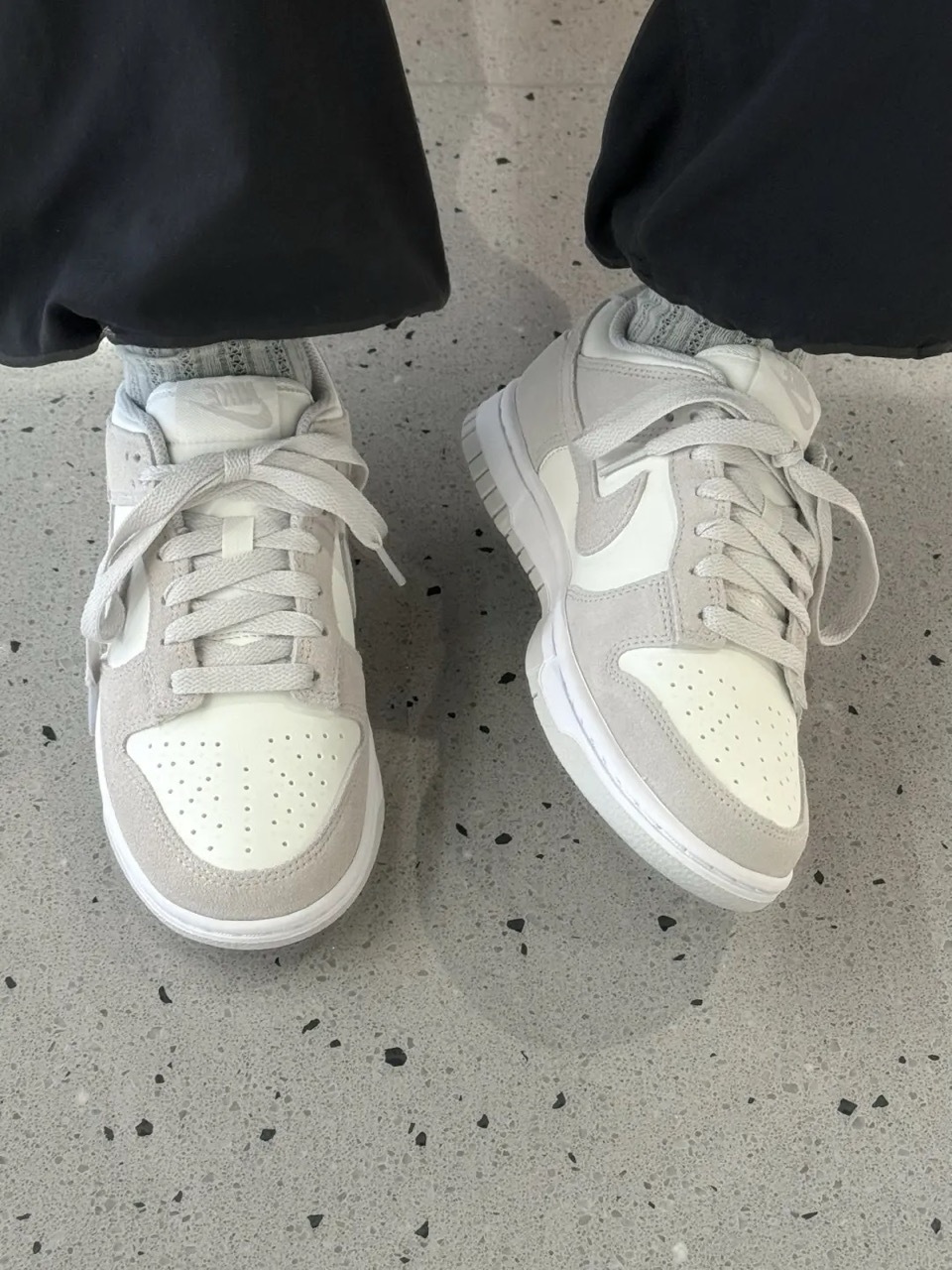 NIKE DUNK 霧灰 灰白 淡灰 金屬小勾 銀勾 螺旋勾 麂皮 皮革 女鞋 IO4244-105 / 現+調