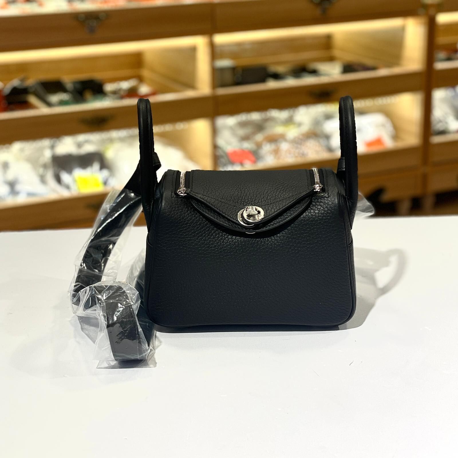 全新HERMES MINI LINDY二代 G刻 CK89 PHW 黑色銀扣TC皮  #BRAND NEW #香榭站正品