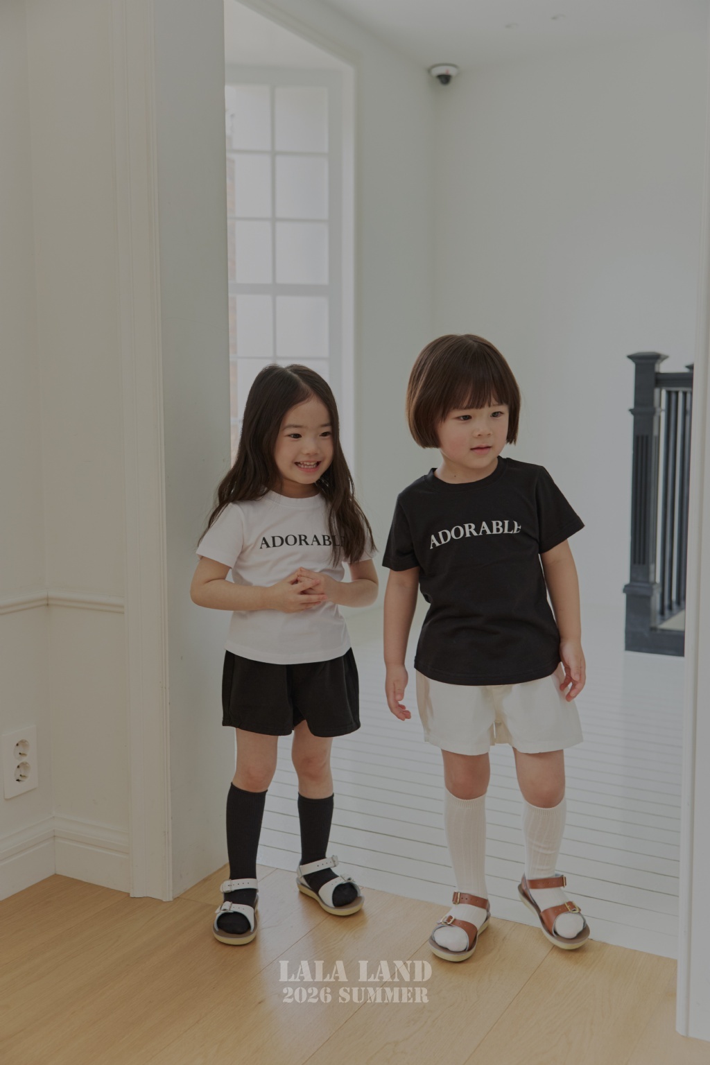 韓國🇰🇷LALA LAND Adorable黑白Ｔ恤(XS-XL)