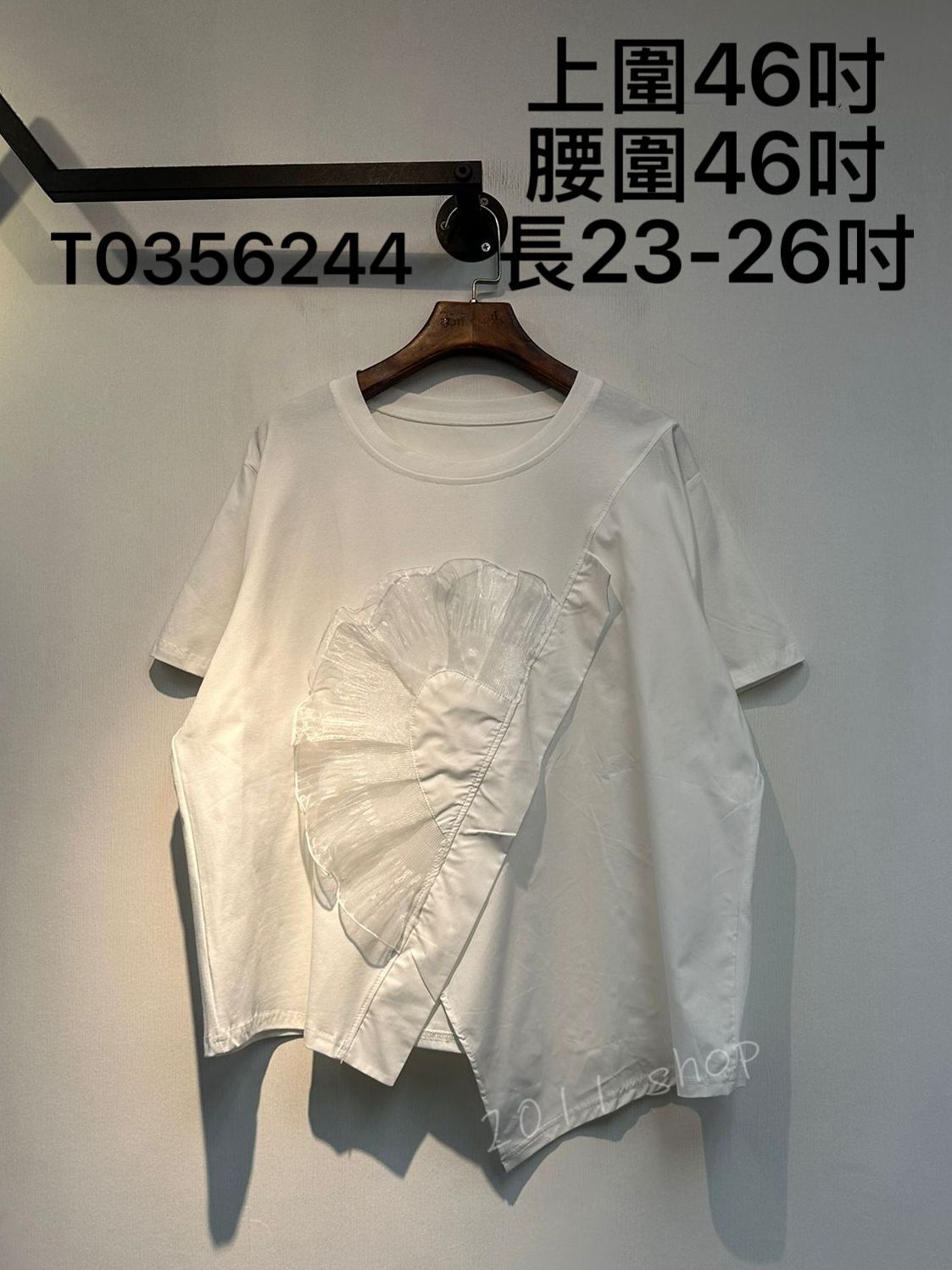 特色前開叉立體花TOP  上圍46吋 腰圍46吋 長23-26吋  T0356244