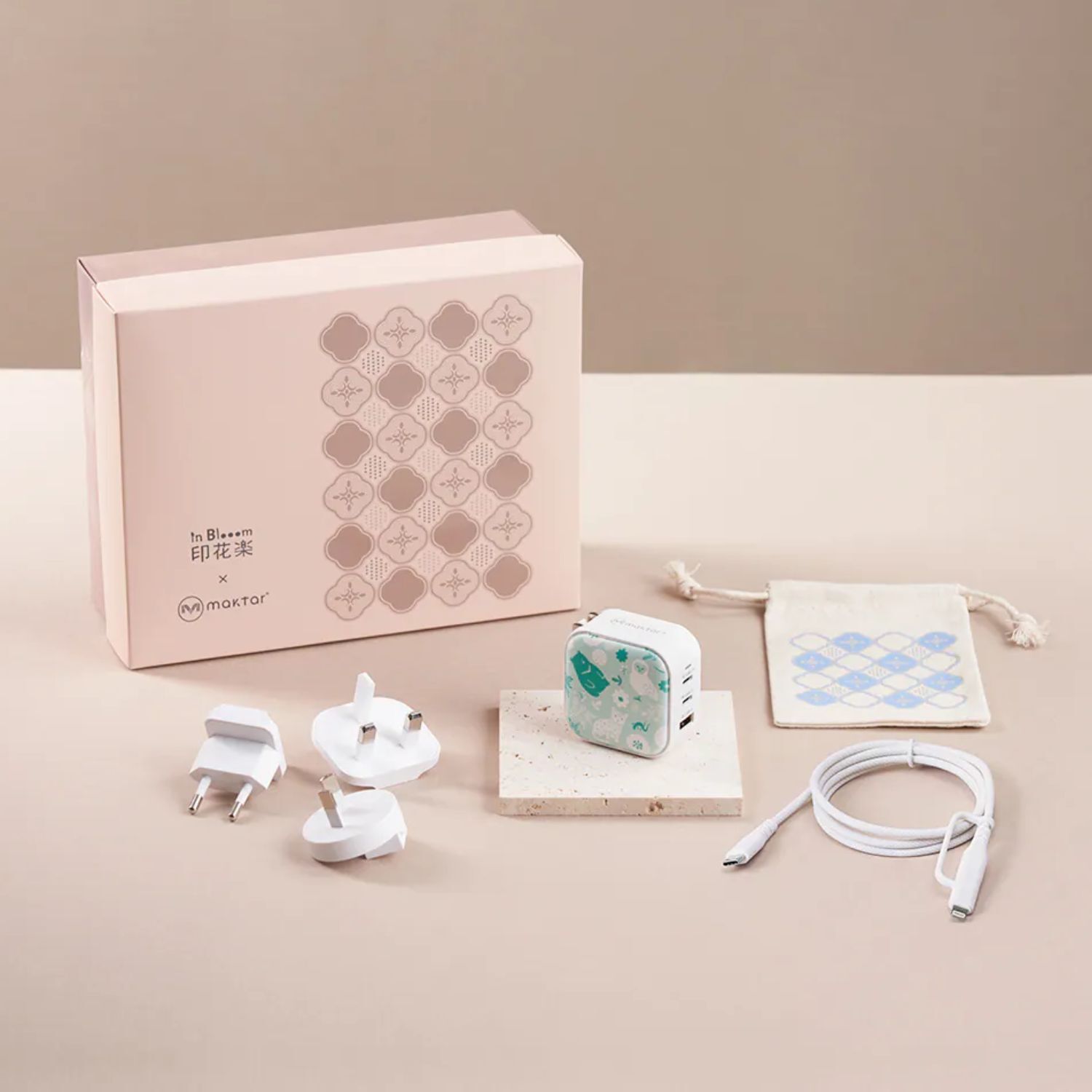 印花樂ＸMaktar聯名口袋快充禮盒組- 66W充電器(含萬國轉接頭＋傳輸線＋收納袋)