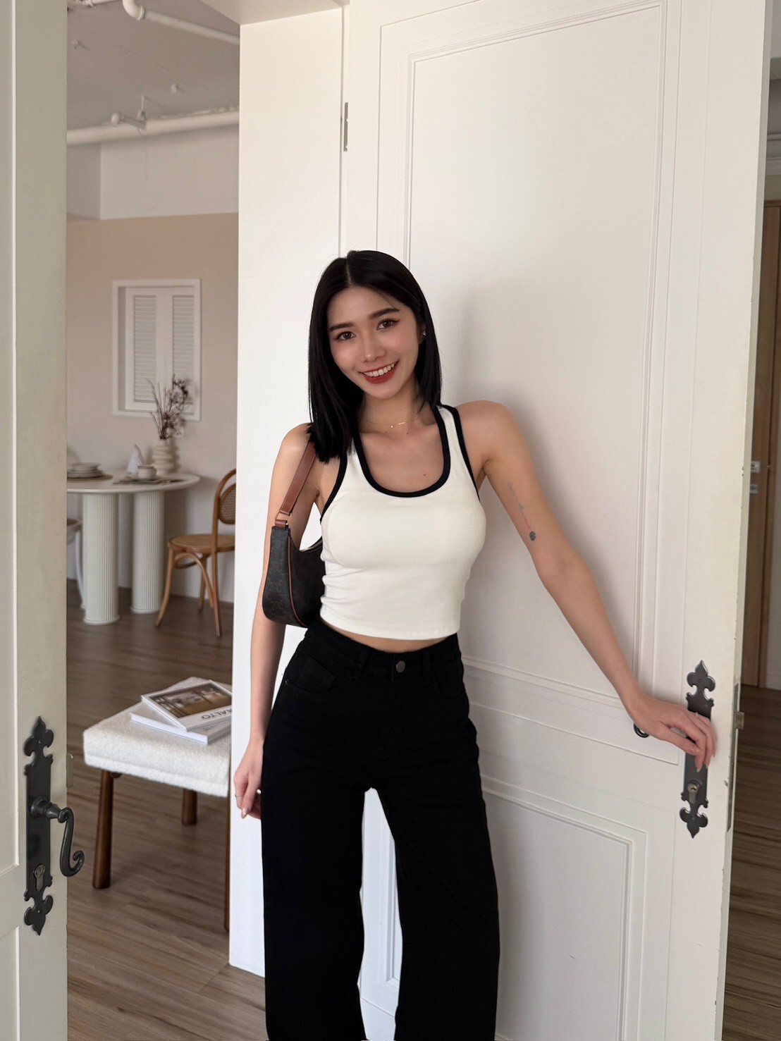 滾邊短版挖背BRATOP