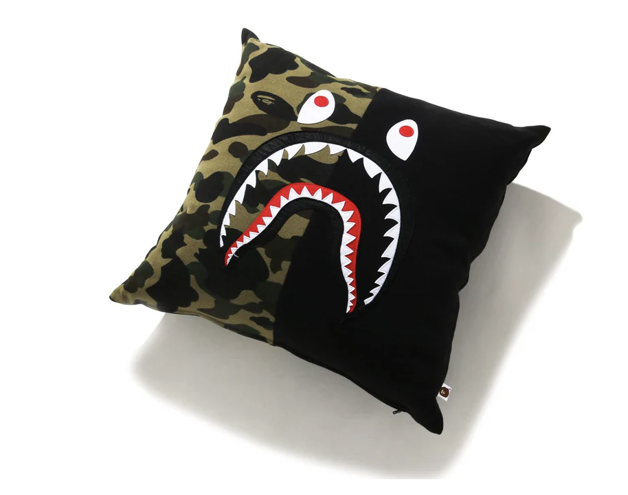 【BAPE配件】0425 發售1ST CAMO SHARK SQUARE CUSHION