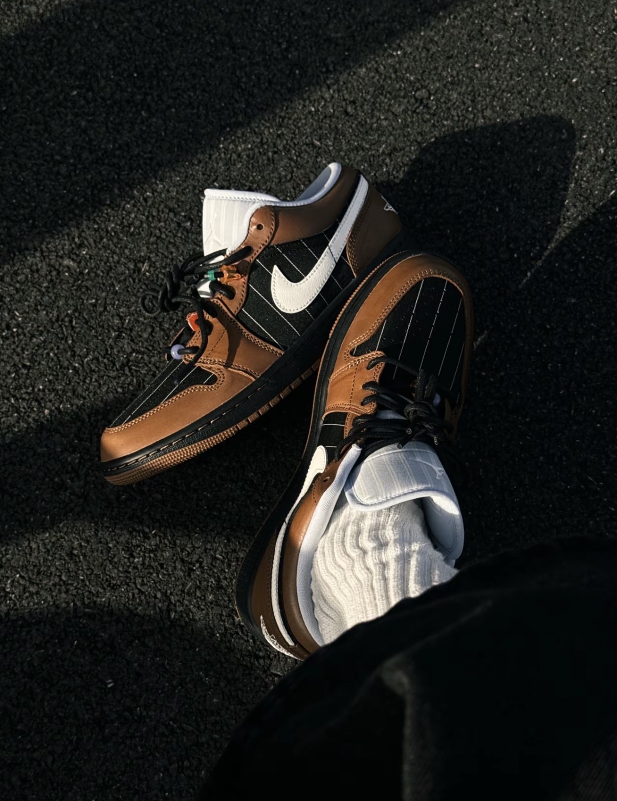 男鞋 NIKE AIR JORDAN 1 LOW SE 黑棕 拼接 皮革 條紋 串珠 低筒 AJ1 休閒鞋【IR7560-010】AJ1OG