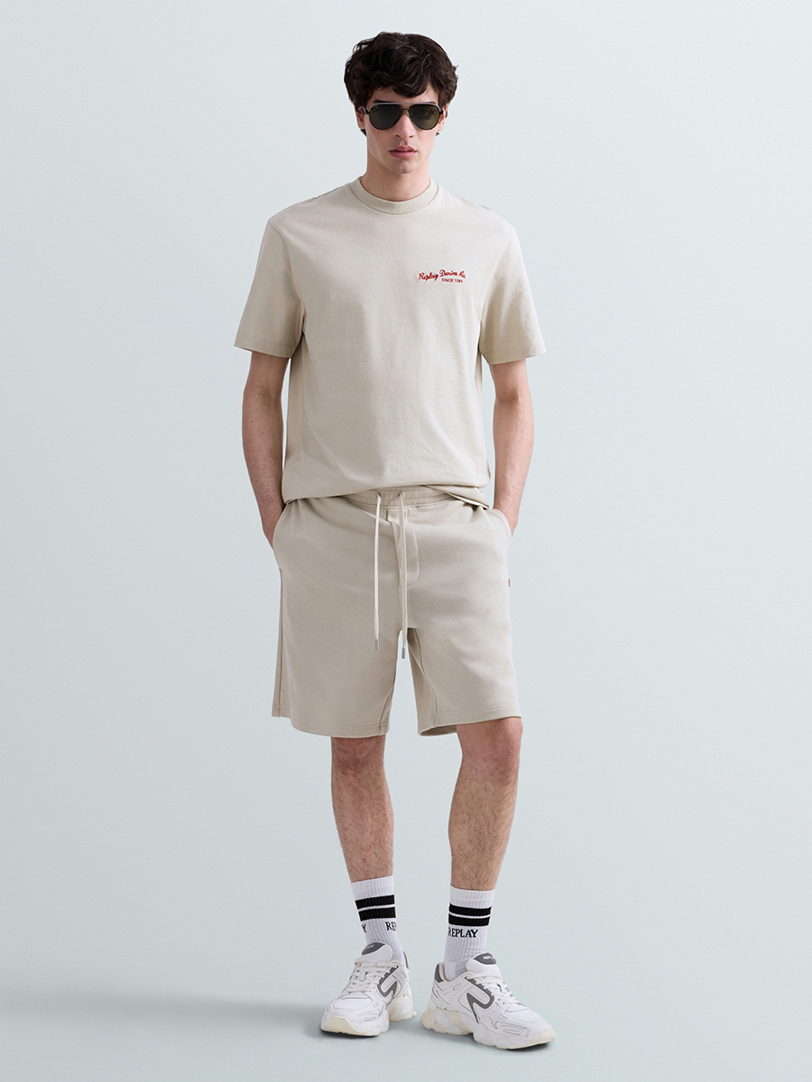 米白色刺繡字樣純棉T-shirt