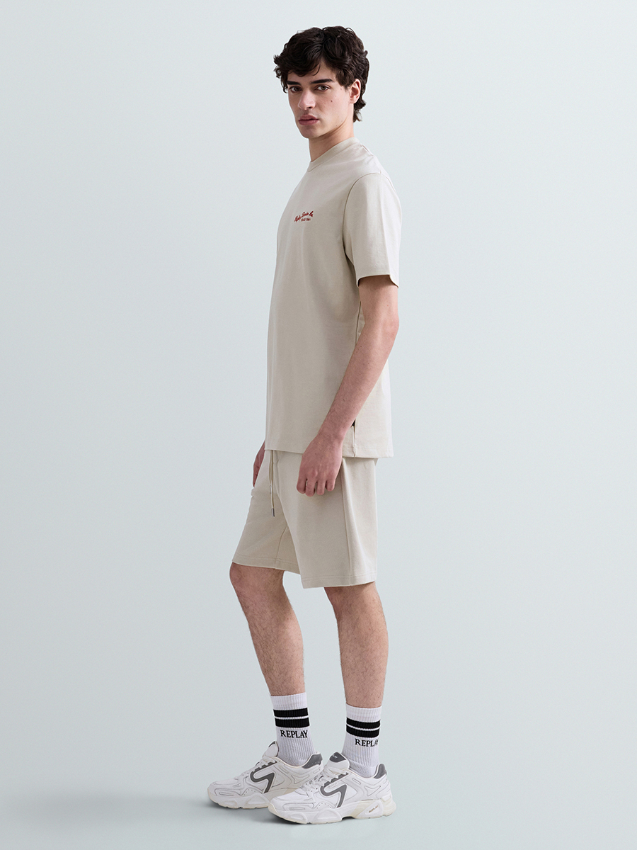 米白色刺繡字樣純棉T-shirt