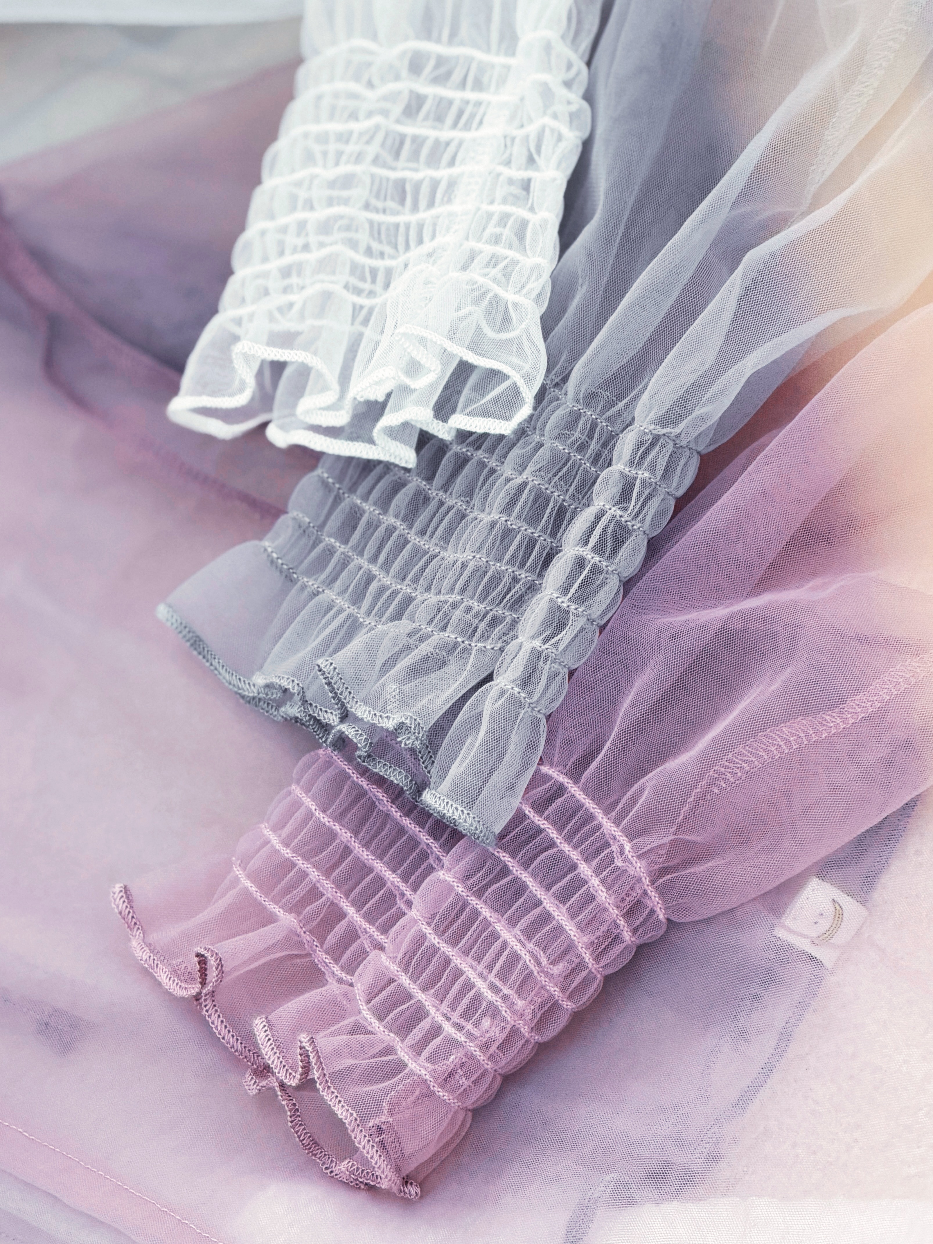 三色 / 網紗荷葉束袖外套 / Sheer Mesh Smocked Cuff Cardigan