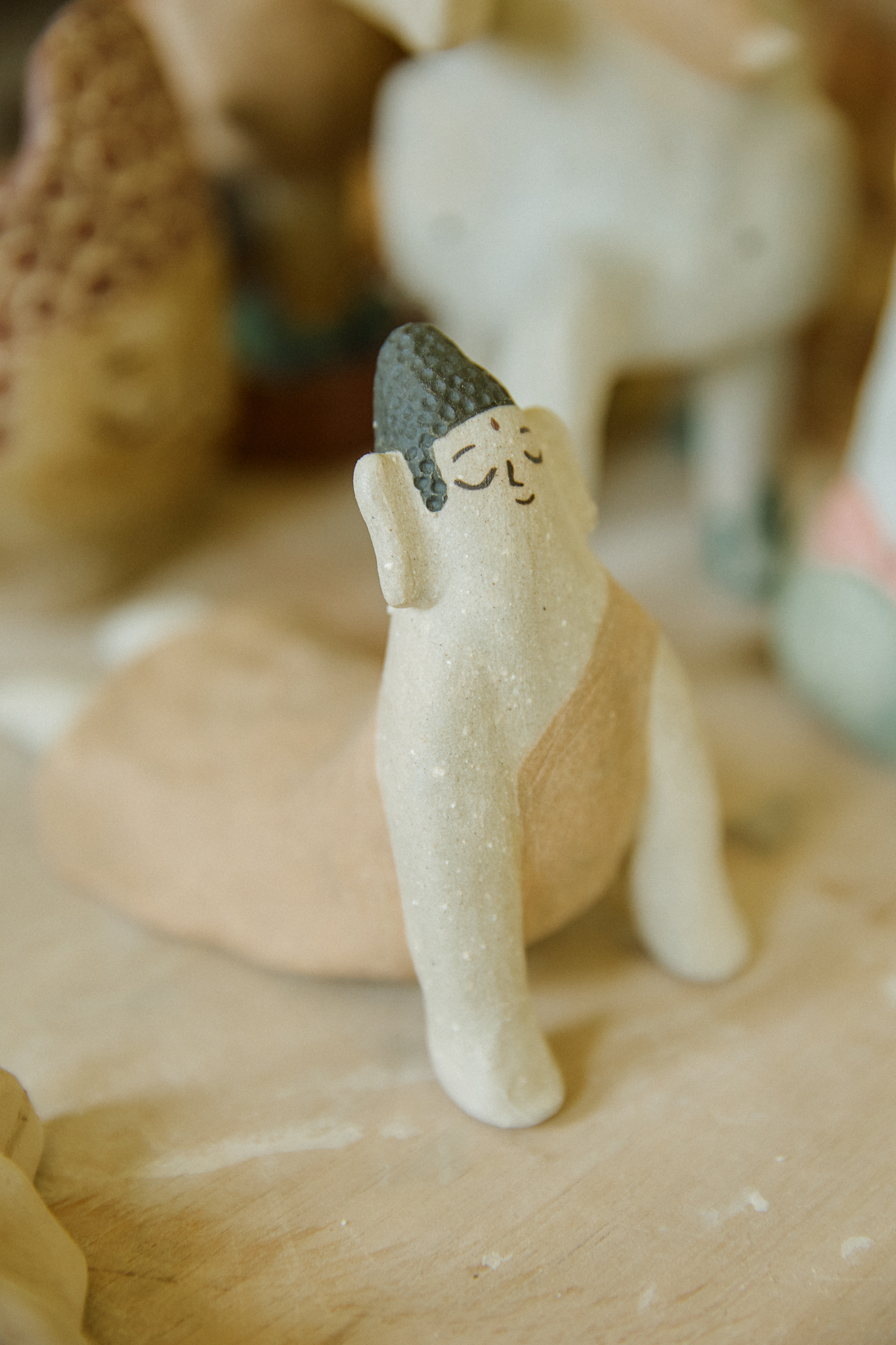 做著瑜珈姿勢眼鏡蛇的佛祖，更貼近我們的日常生活