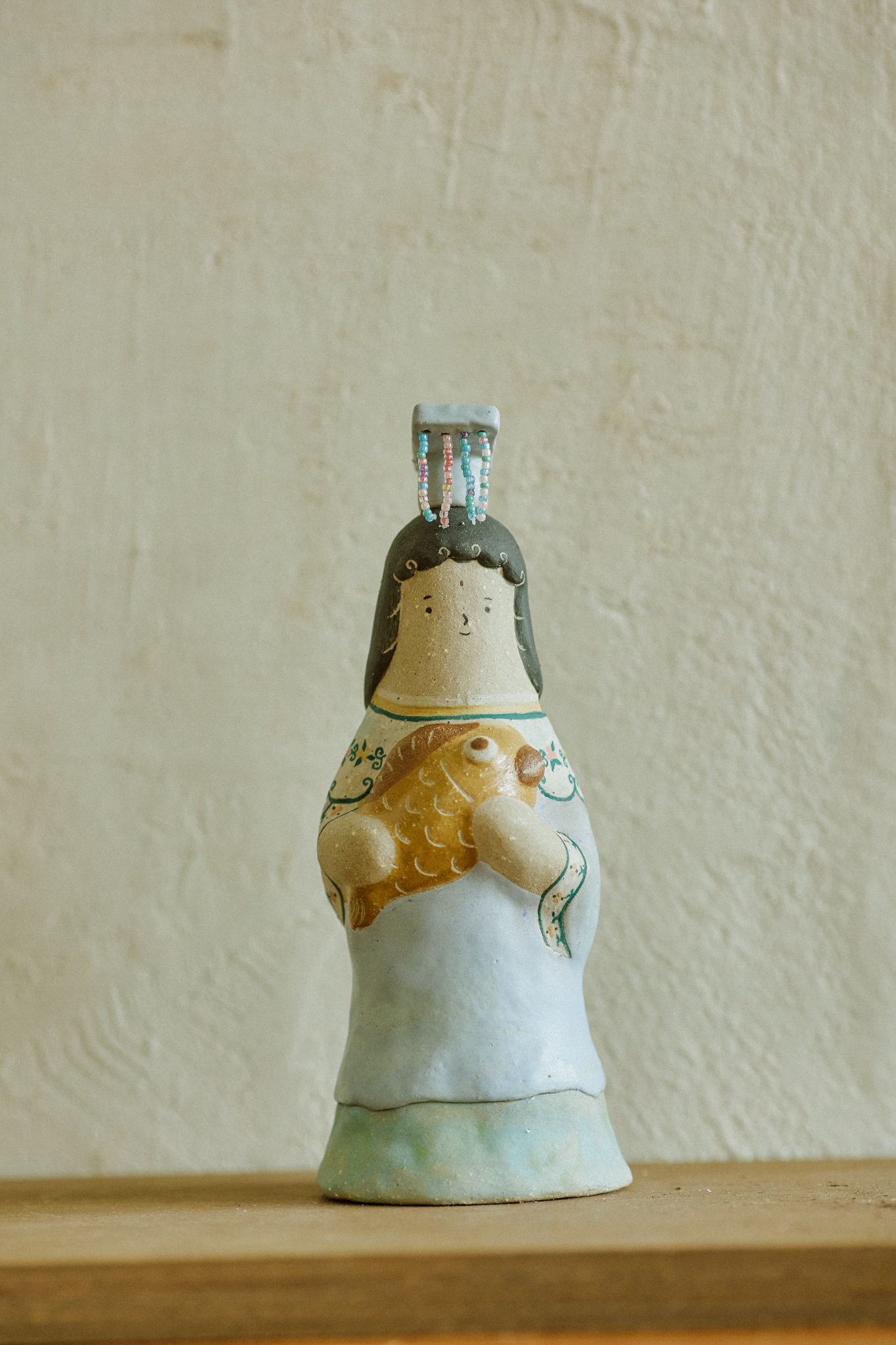 鹿皮出土的媽祖神像，沒有莊嚴的距離感，而是端莊而貼近日常