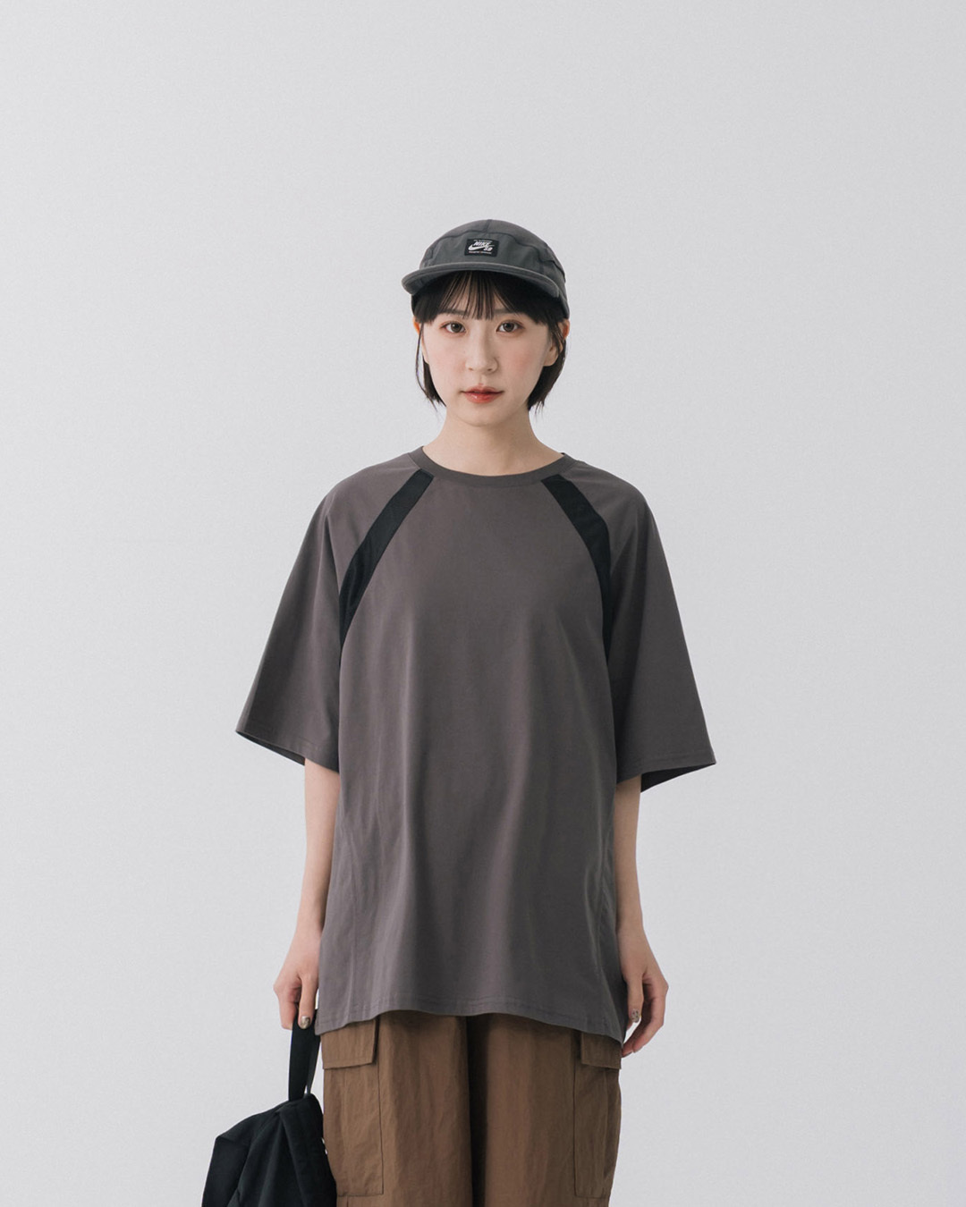 Wide-leg short-sleeved top with spliced ??mesh design, available in two colors. 1/2【01099601】in stock+pre-order