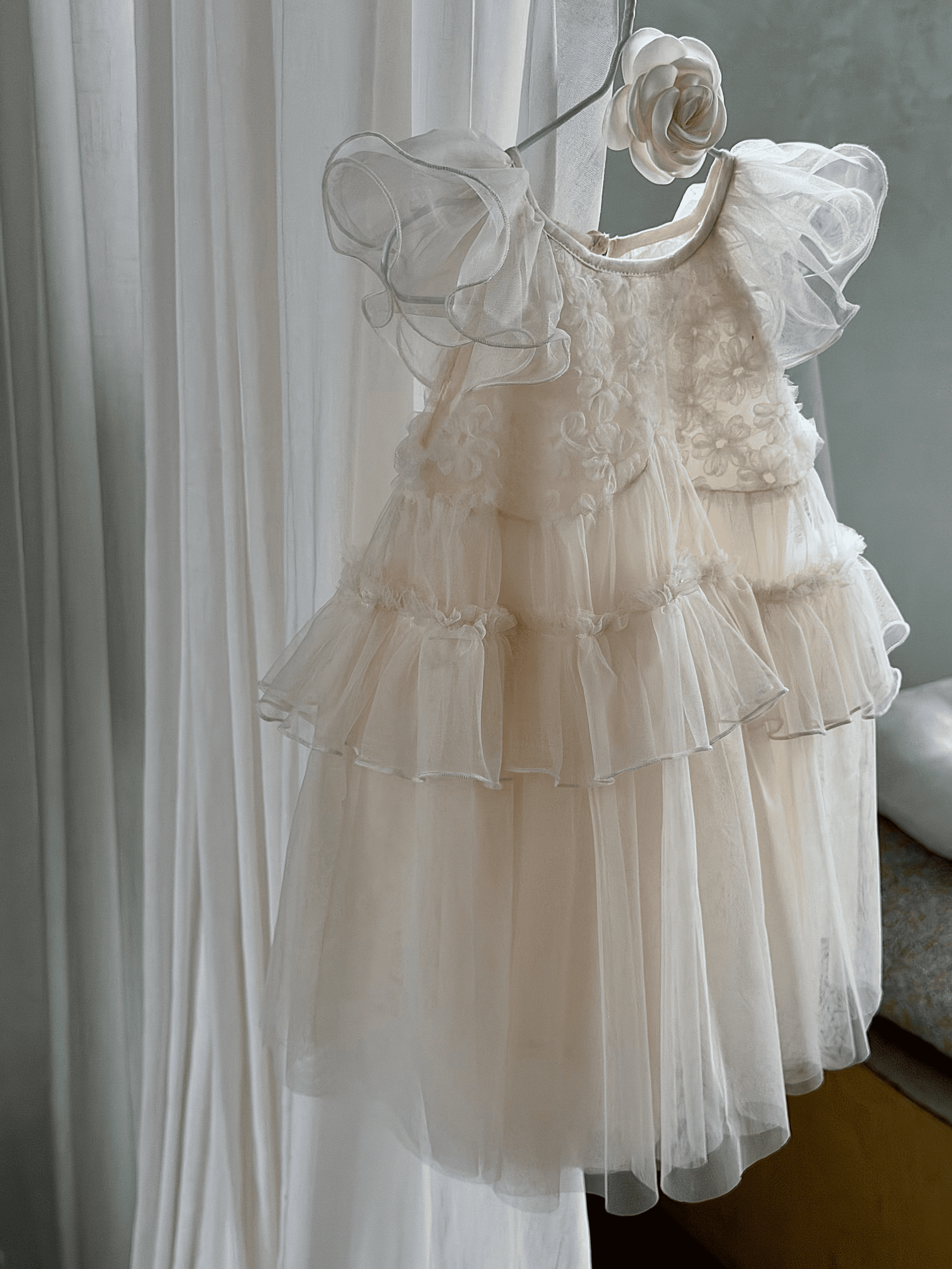 小精靈花紗禮服