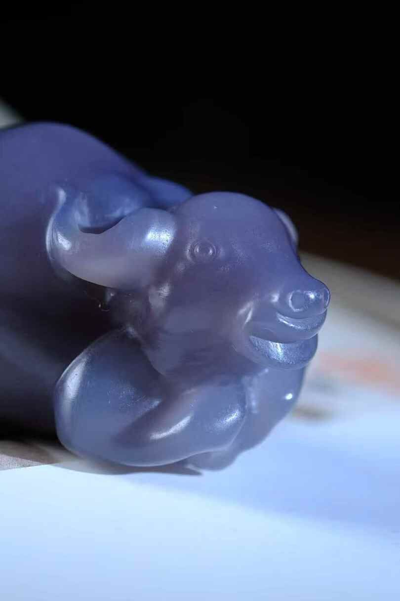 417718 和田玉紫羅蘭牛氣衝天