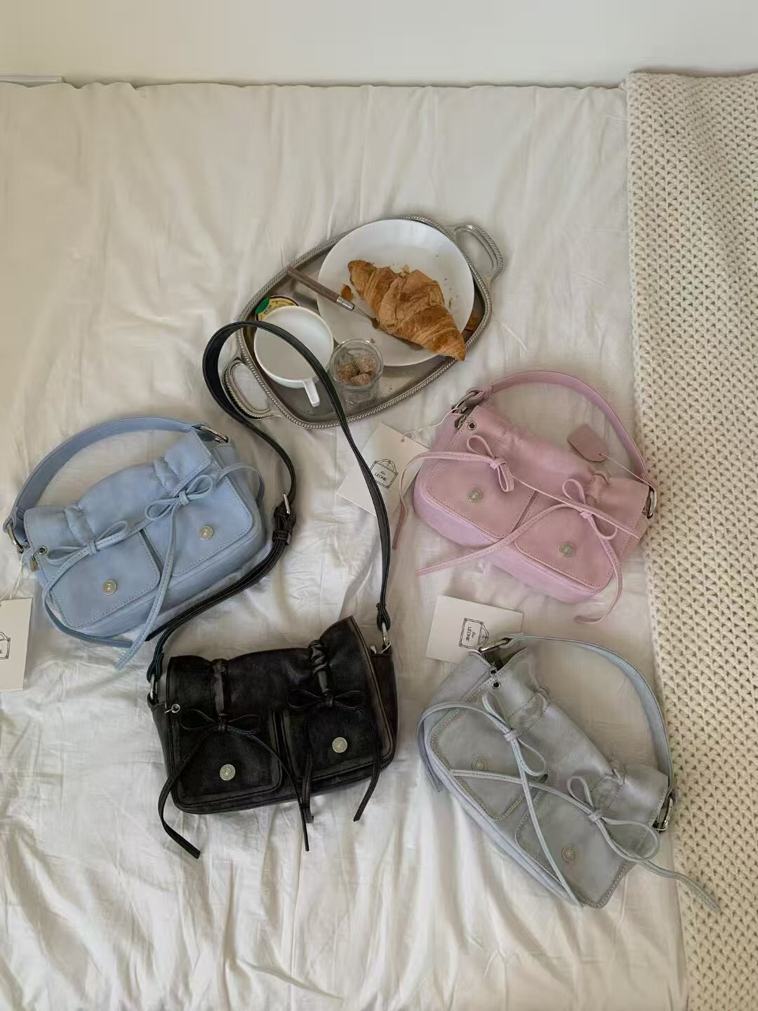 Leonie - 雙口袋翻蓋蝴蝶結抽繩包