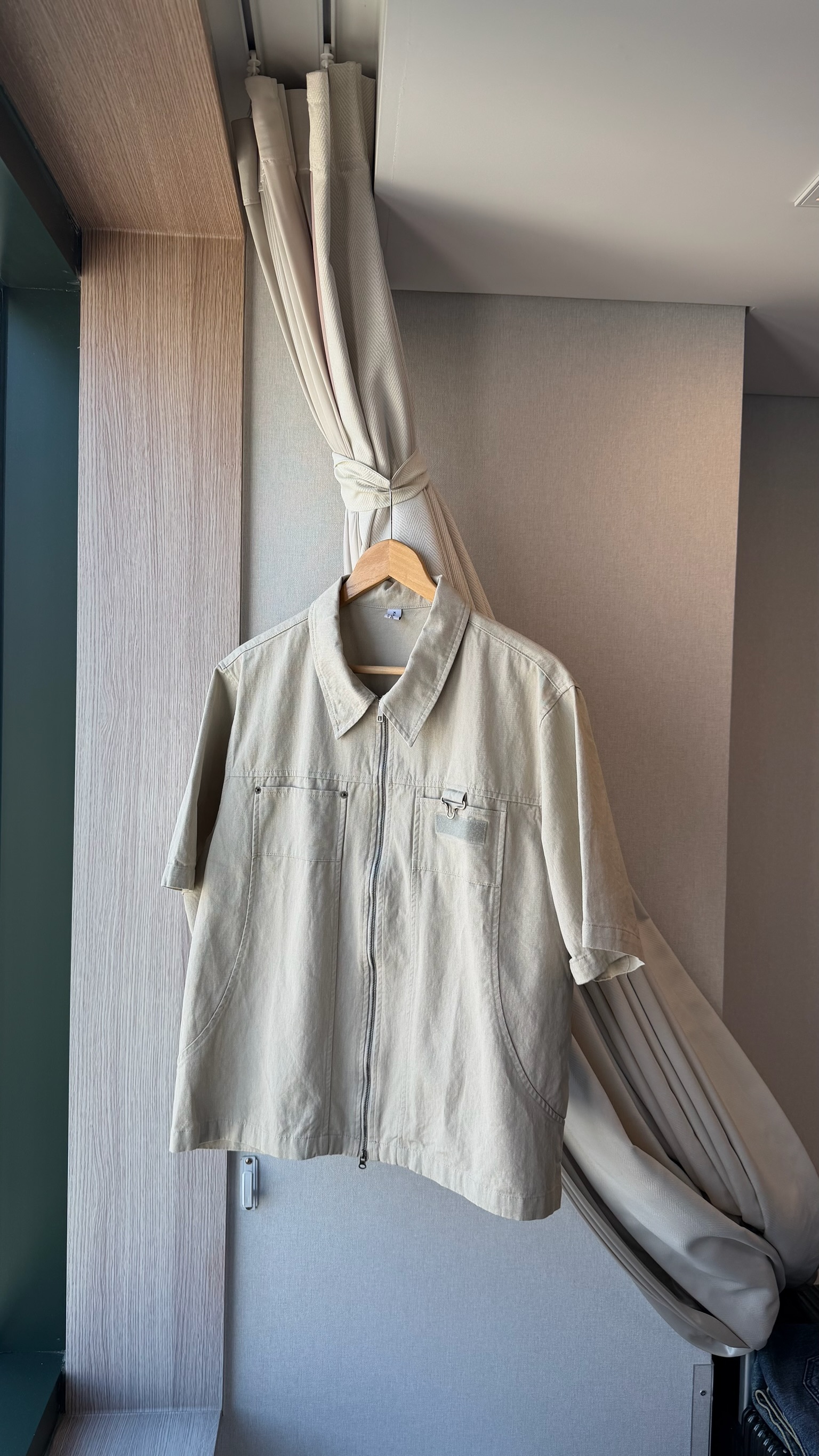 A8 細緻丹寧拉鏈短衫