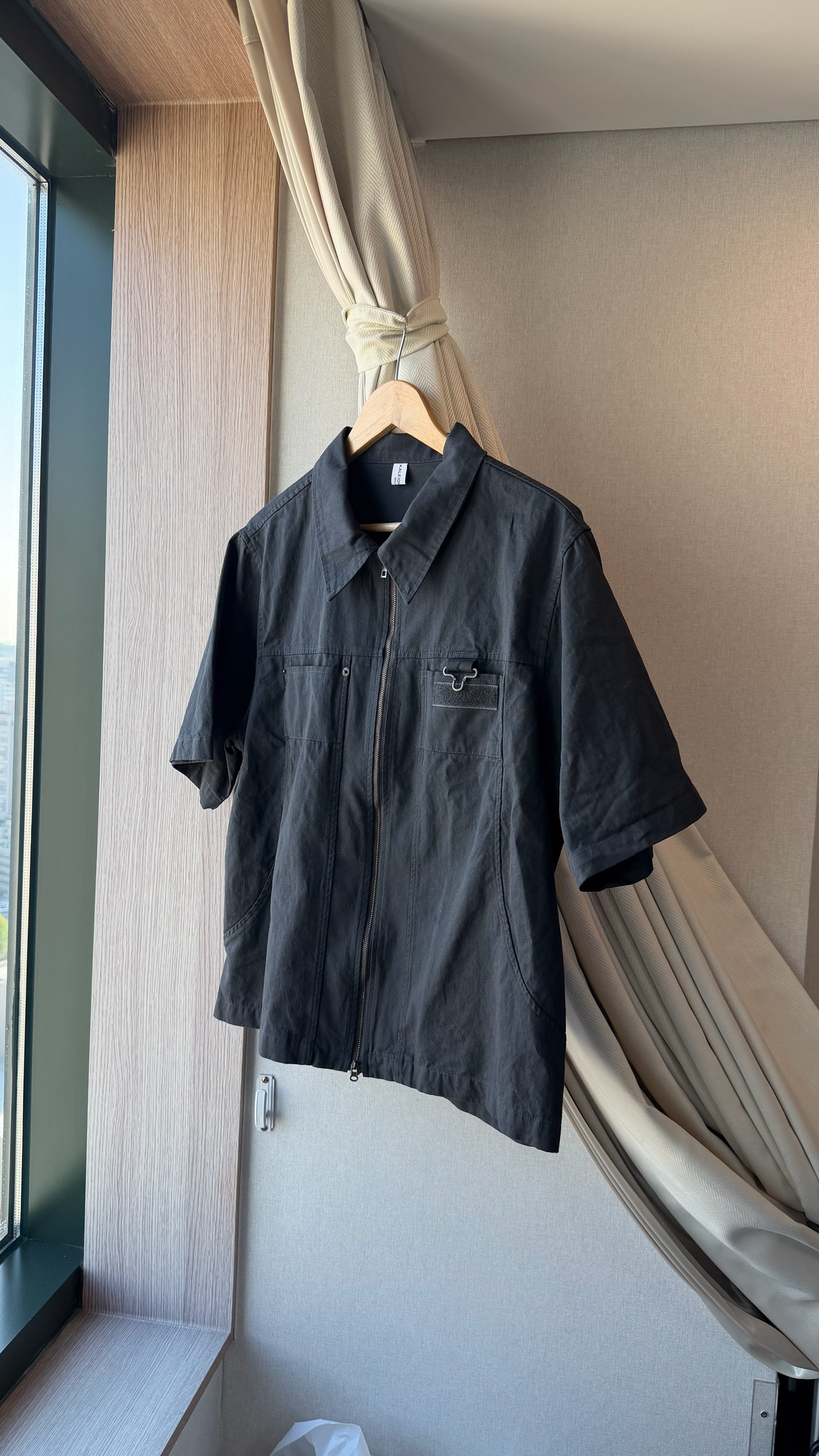 A8 細緻丹寧拉鏈短衫