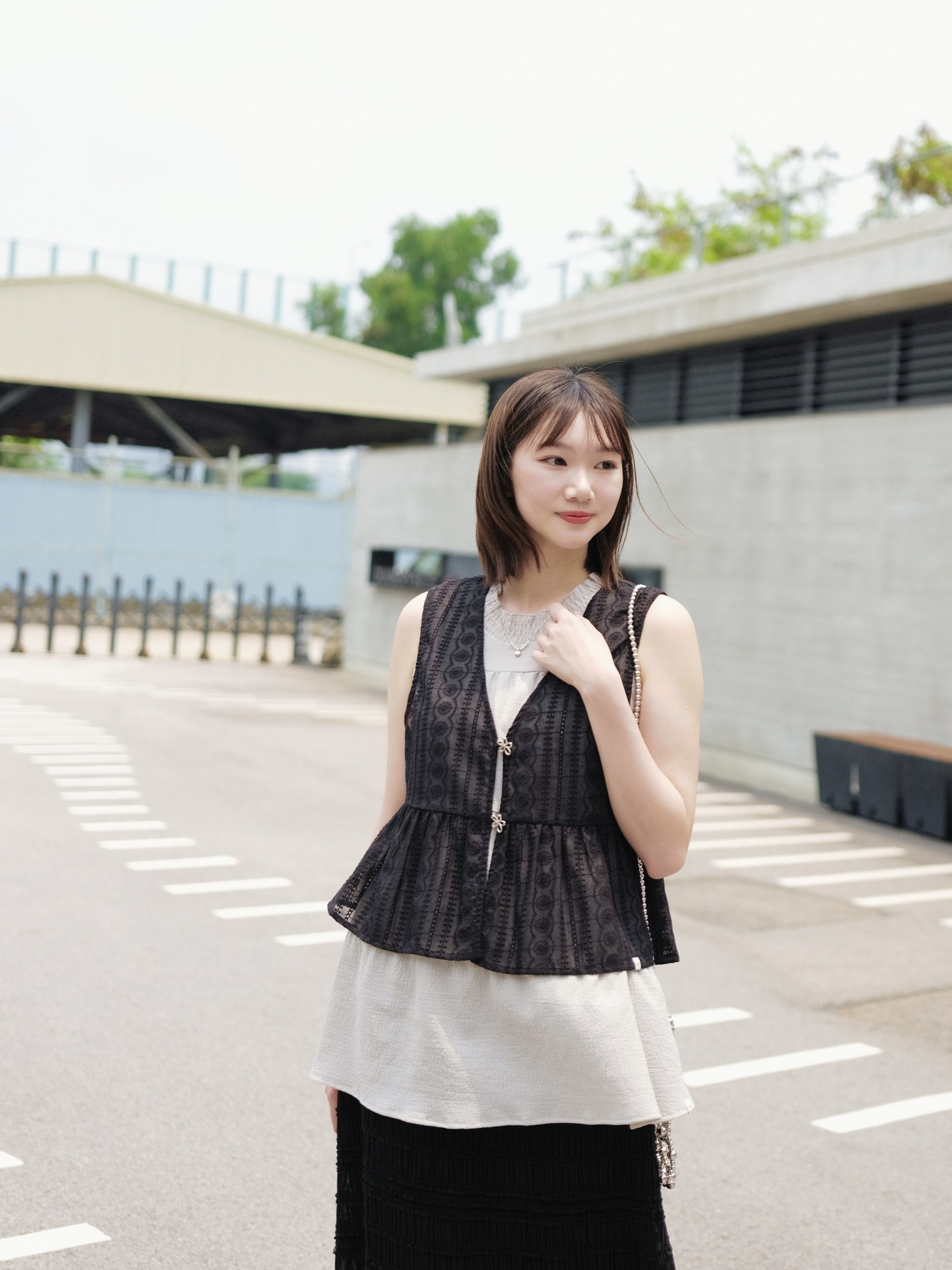 兩色 / 花朵鈕扣薄款V領馬甲 / Floral Button Eyelet Peplum V-Neck Vest