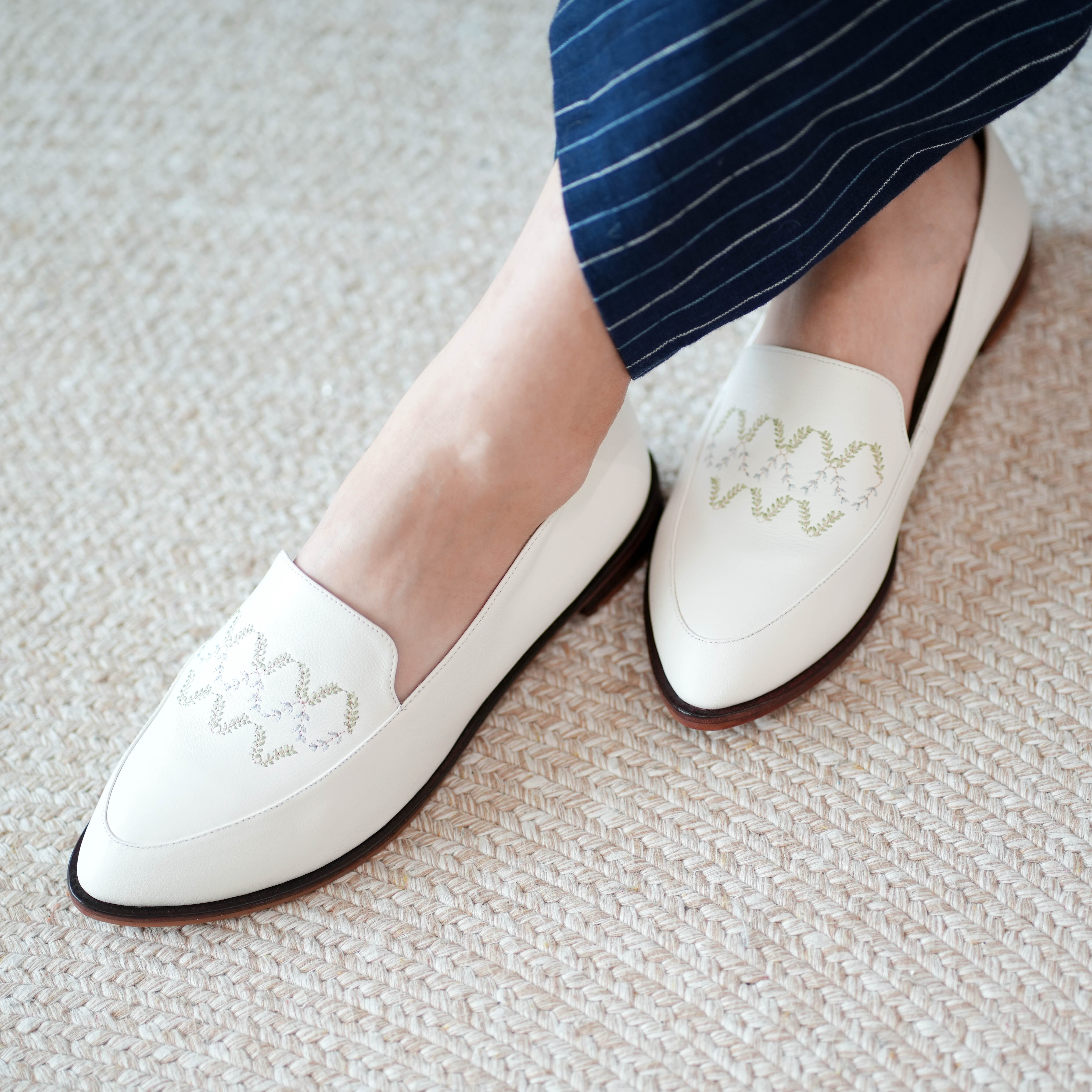 刺繡樂福鞋｜蔚蔚(白)