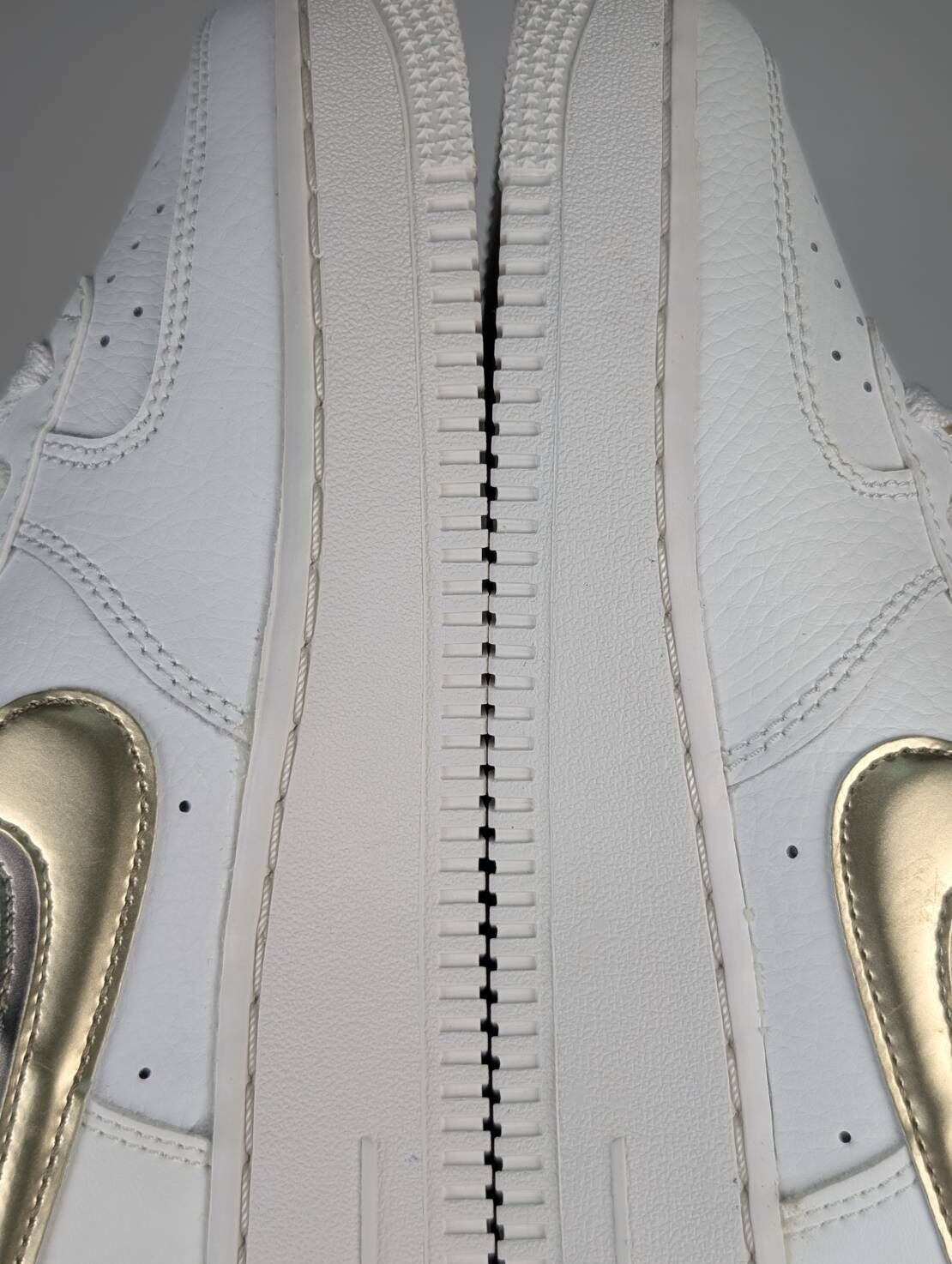 微瑕疵-左右腳中底、鞋底、鞋面色差 DH9595-001/6Y Nike Air Force 1 1s Double Up On The Pull Tabs Swooshes 雙層勾勾 米白 金 女款