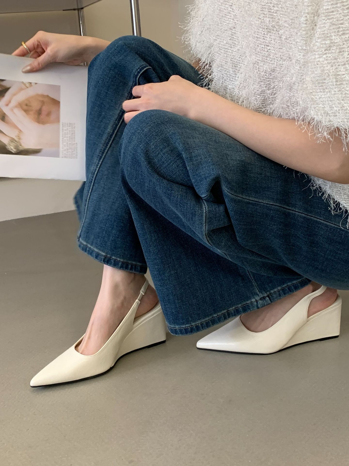 漆皮尖波跟 坡跟跟鞋(35-39)(銀/黑/白/灰)