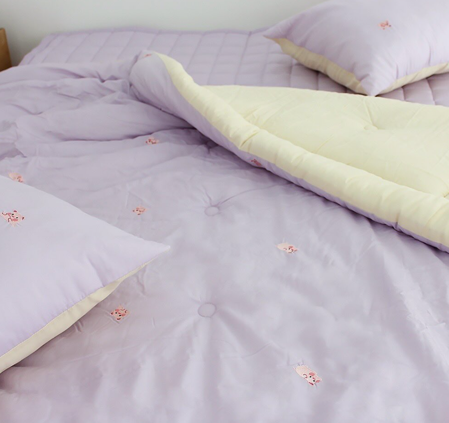 KQ6002 掉進小豬發財夢 【春夏薄被】&【四季被】(天絲吊卡)