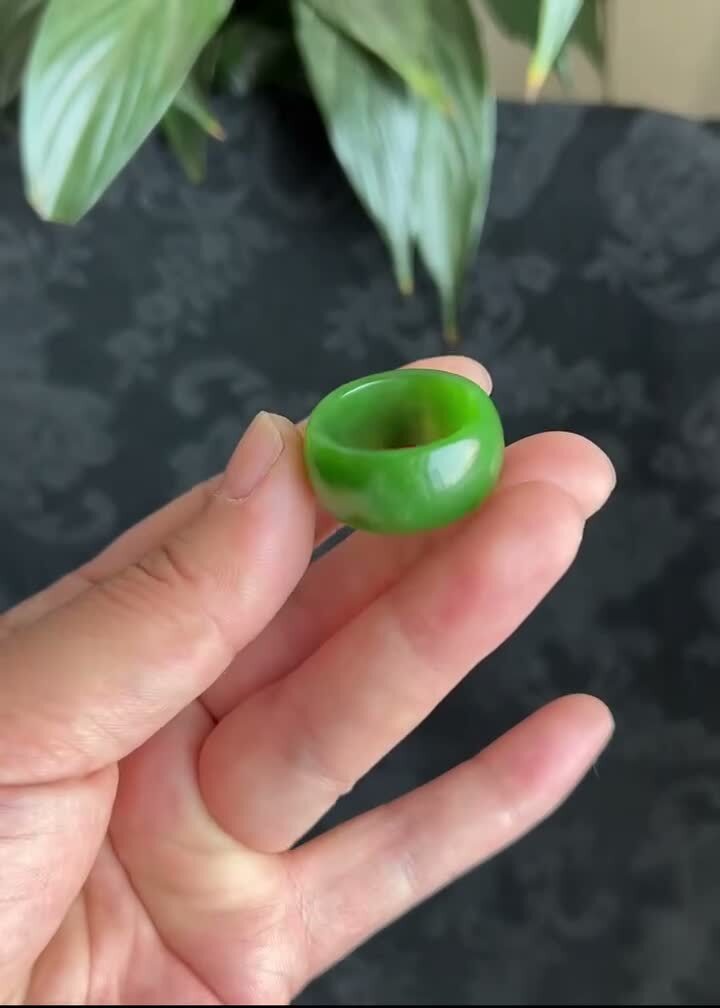 417723 和田玉色辣綠戒圈