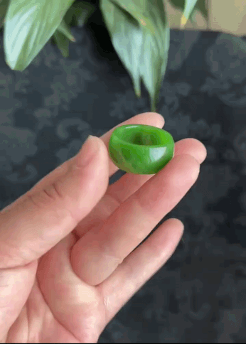 417723 和田玉色辣綠戒圈