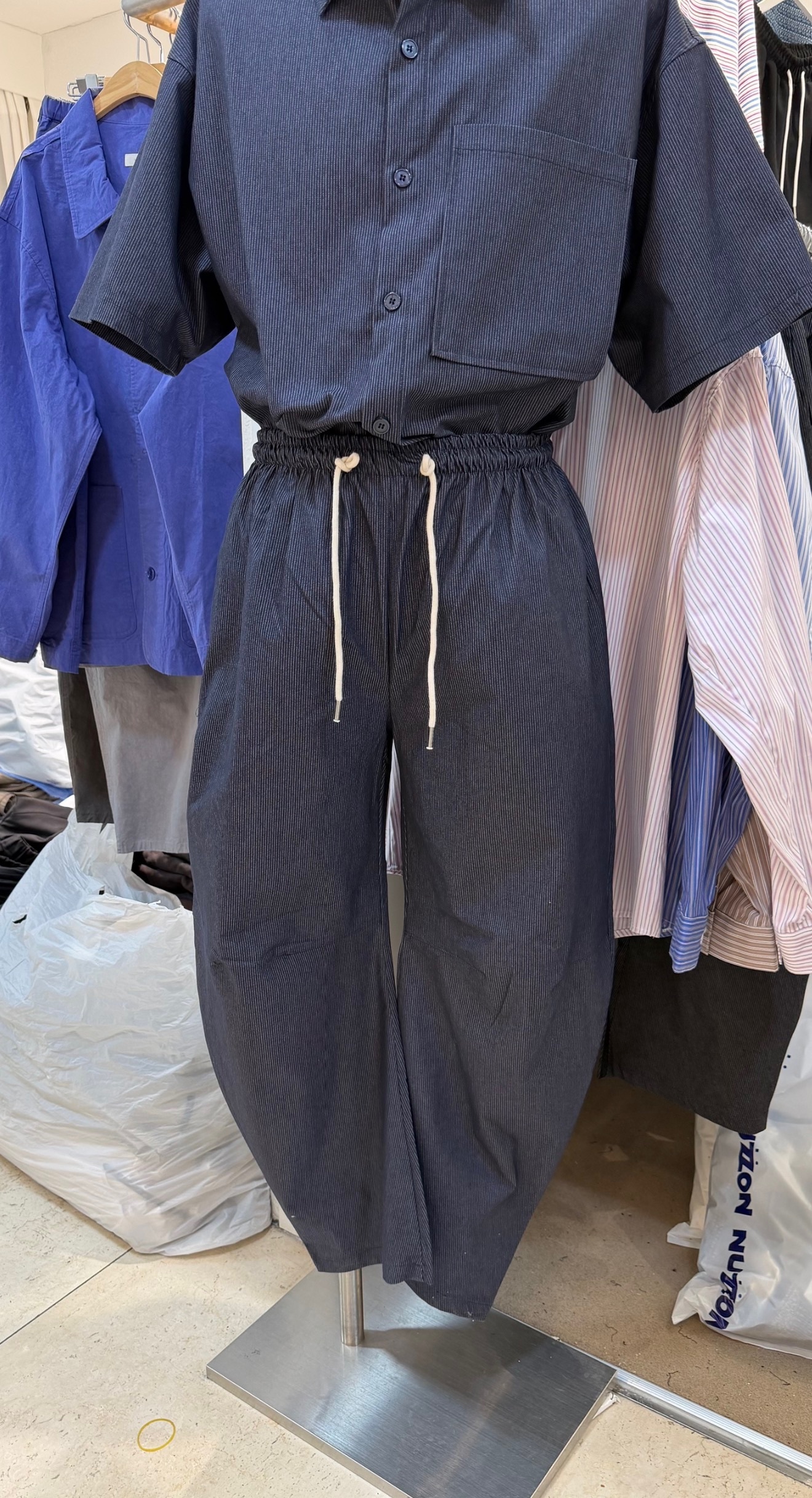 A13 直紋彎刀丹寧褲（鬆緊）