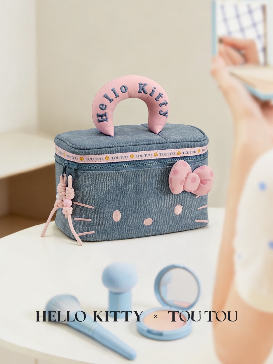 正版授權 TOUTOU X HELLOKITTY 大容量牛仔化妆包