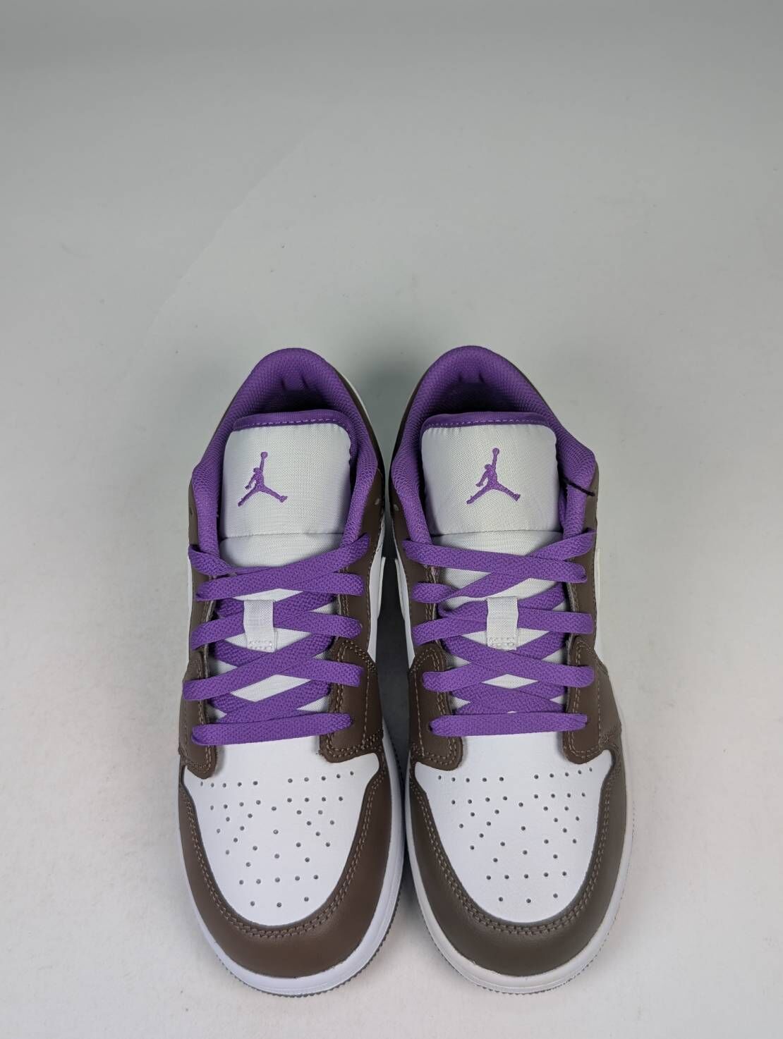 微瑕疵-鞋面色差&左腳前頭中底泛黃 553560-215/6Y Air Jordan 1 Low " PALOMINO " 咖啡 紫 女款