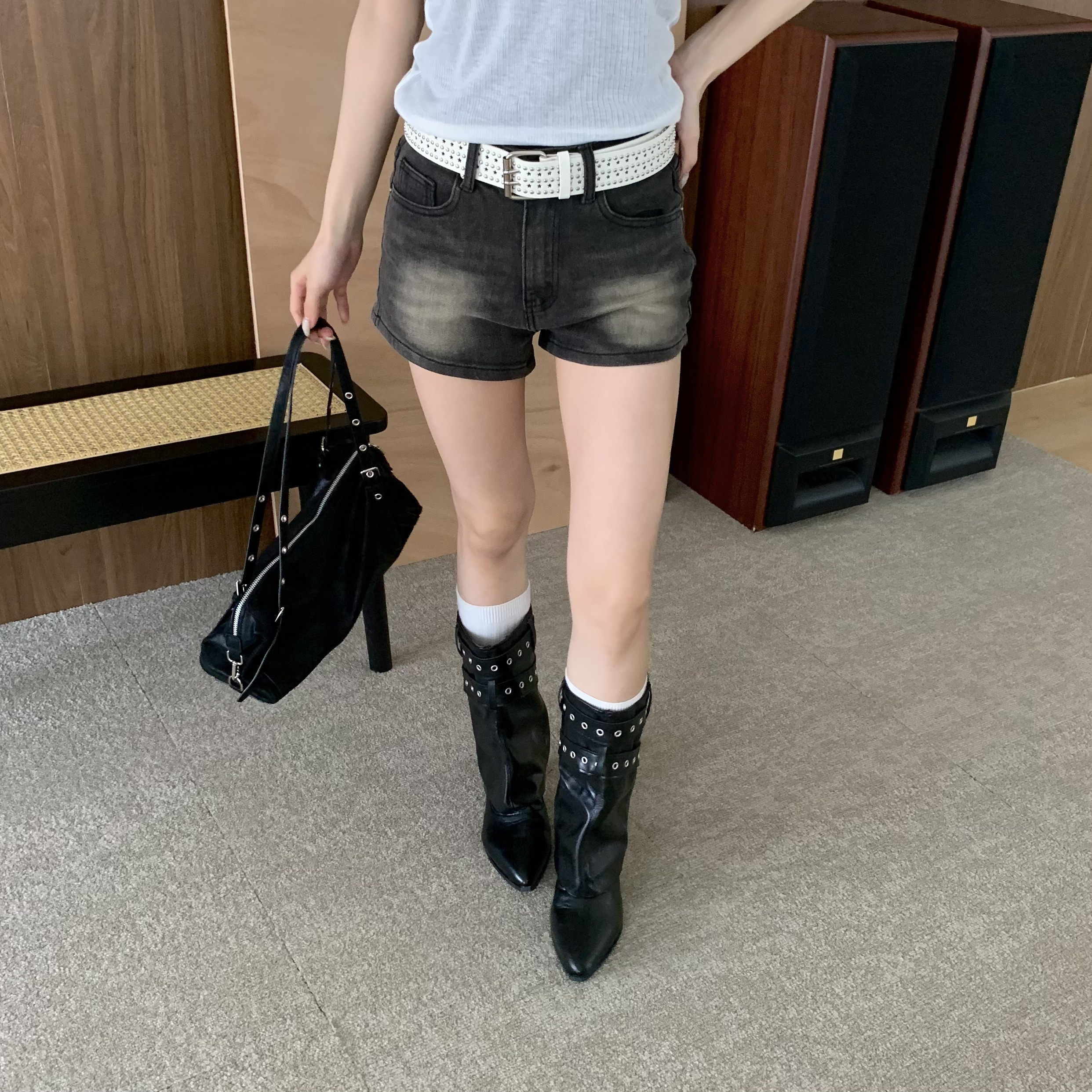 ISA_輕亞辣文化 做舊微彈牛仔短褲_64036