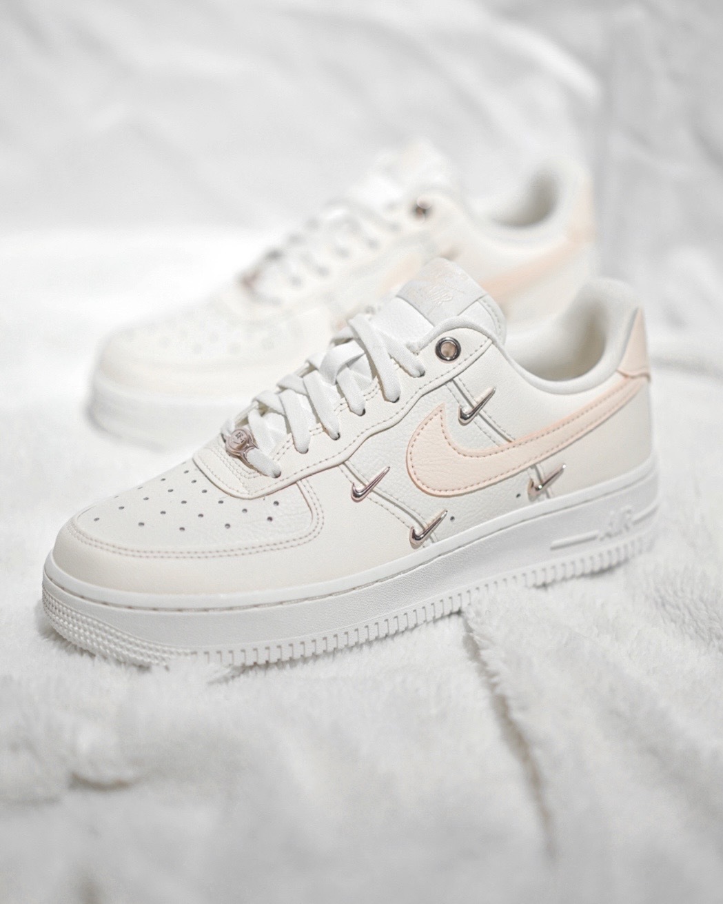 (預訂) Nike Air Force 1 Low '07 LX - Guava Ice Mini Gold Swooshes