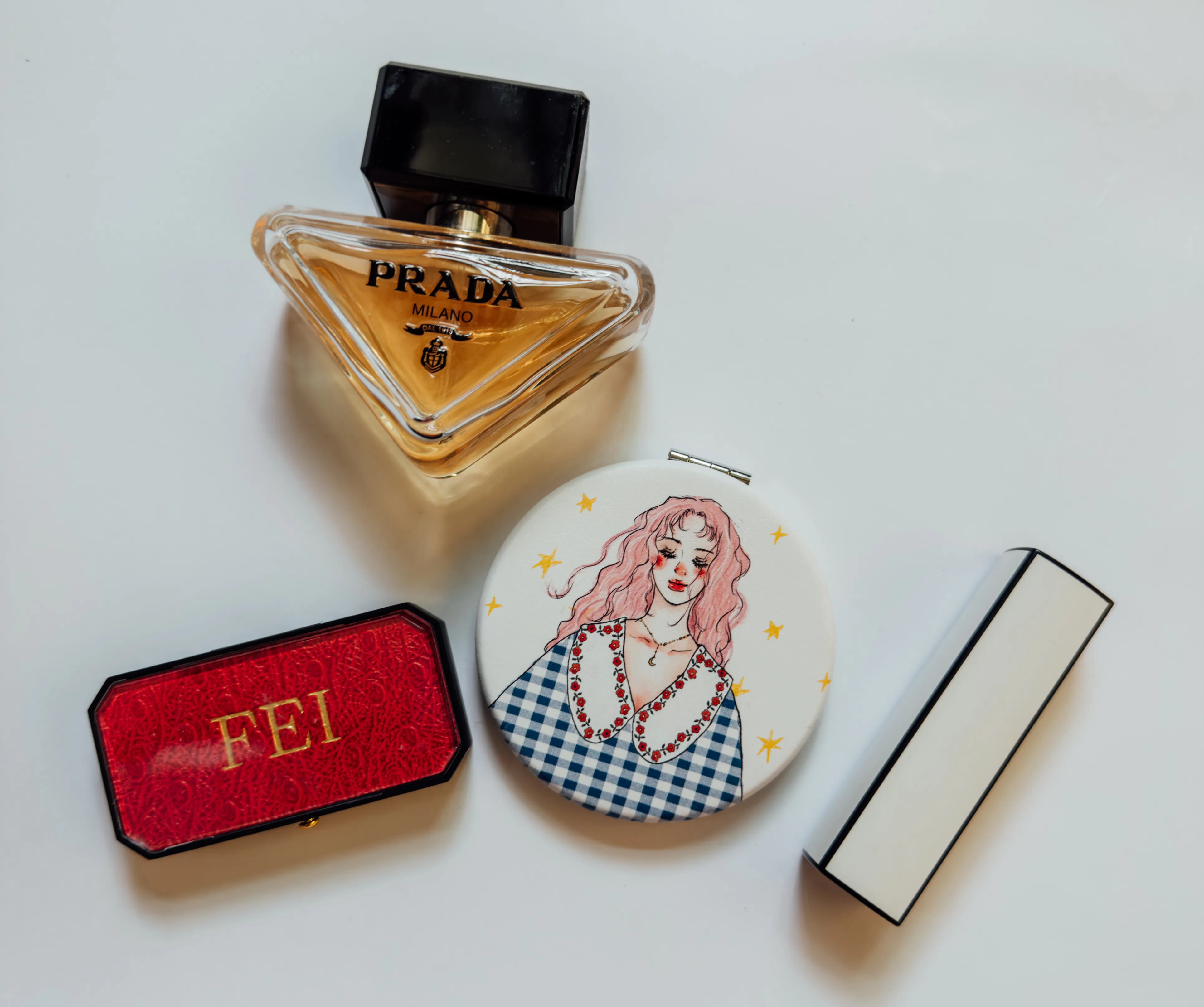 時髦女孩 隨身皮革小圓鏡｜甜蜜生活La dolce vita 臺灣