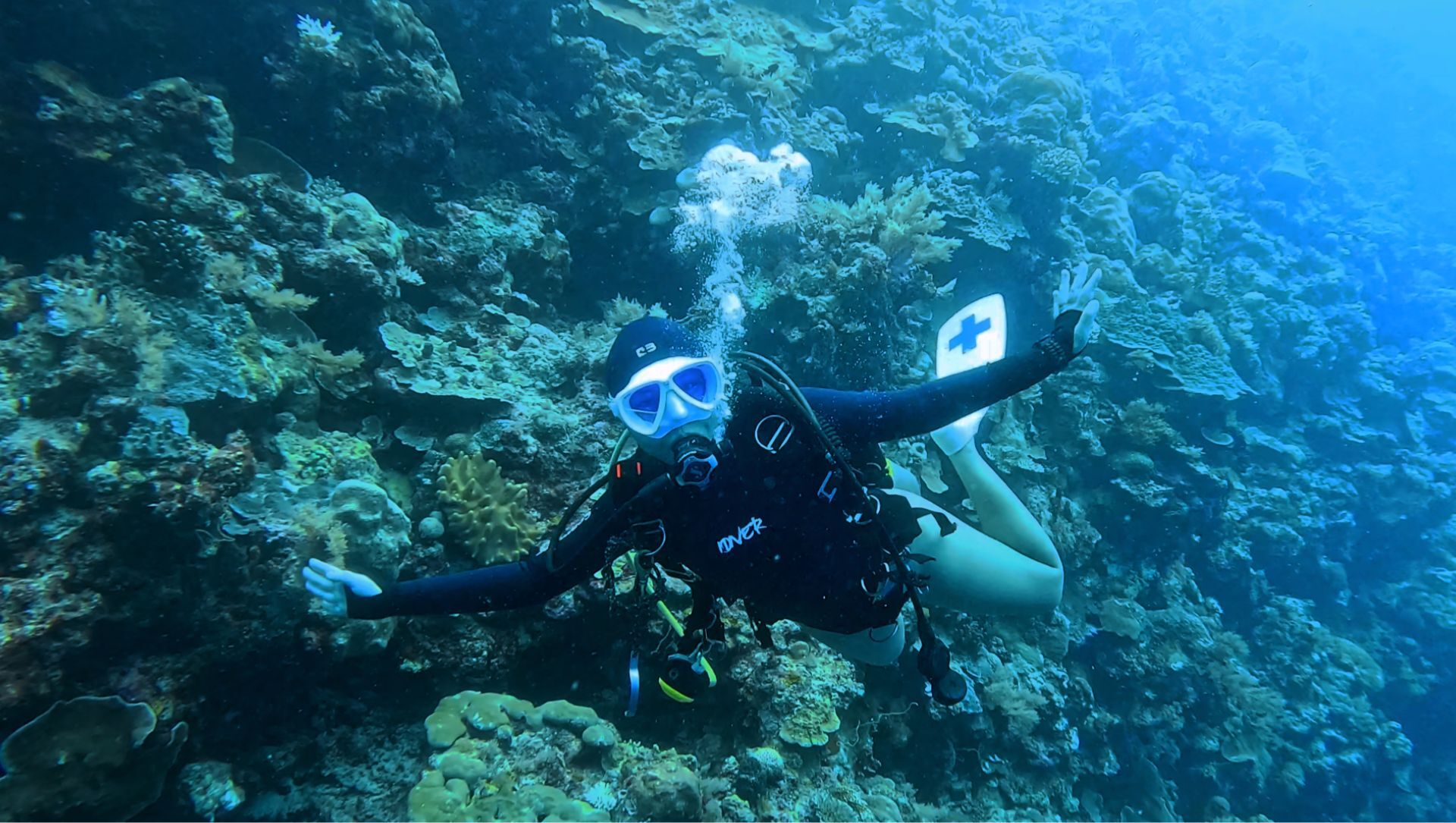 iDiver海怪潛水創辦人Sandy自信陽光形象照，用自身經歷鼓勵怕水新手考取潛水證照。