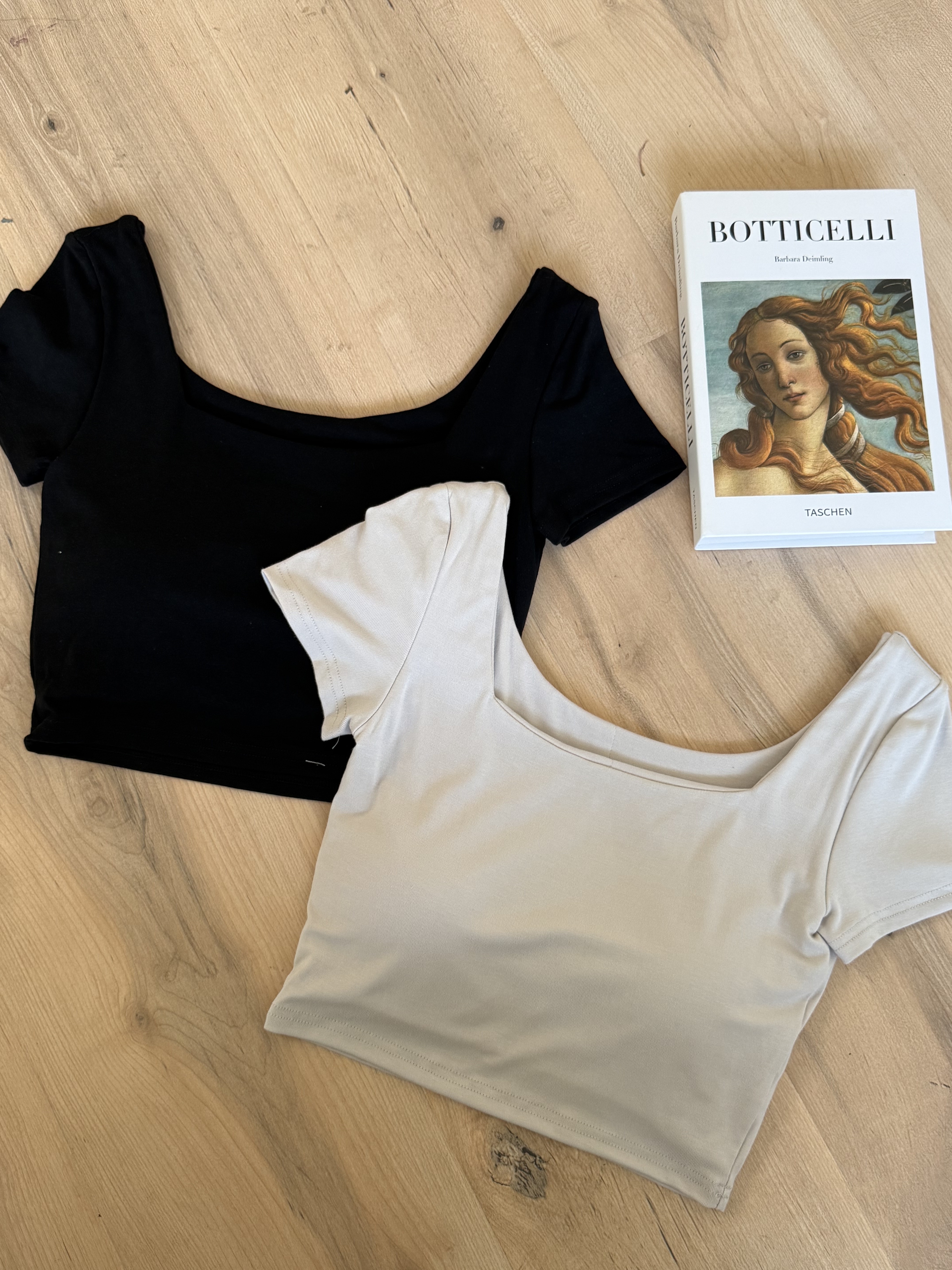 可一字領附罩杯上衣