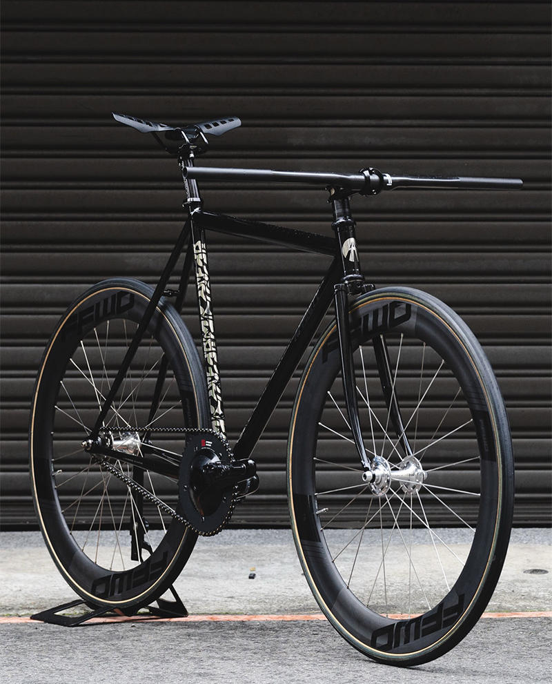 Stiffi BOMBER 碳纖維下坡把