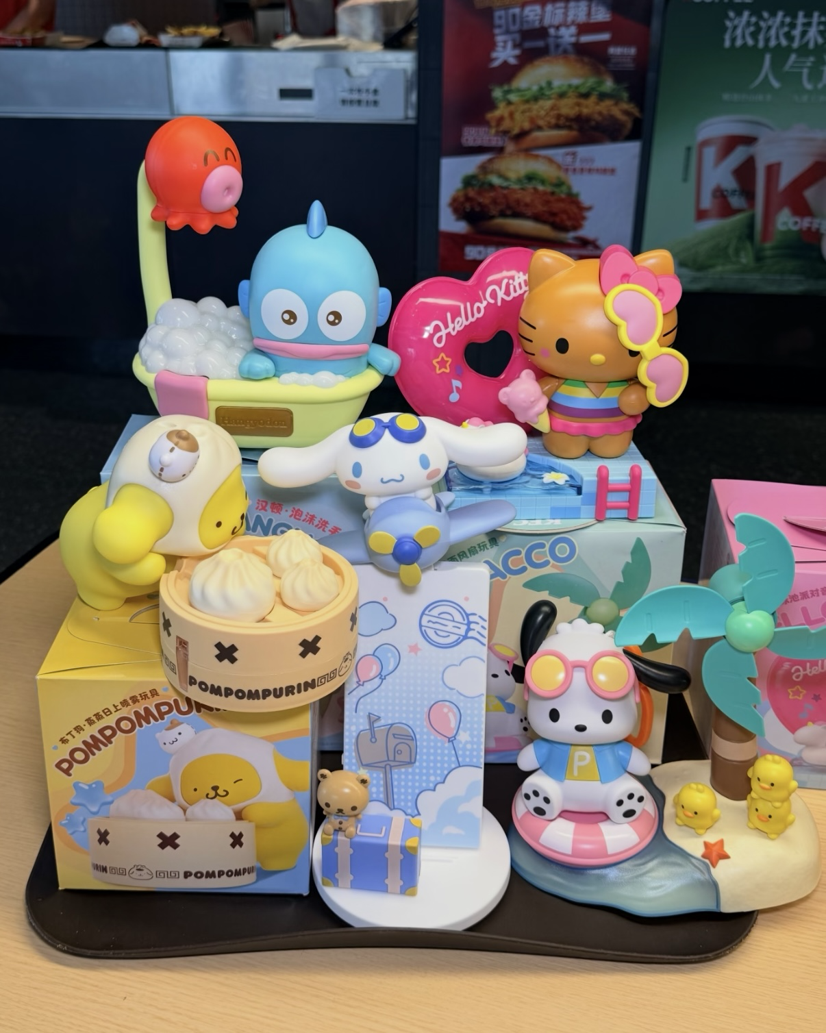 海外限定>KFC肯德基x SANRIO 三麗鷗2026夏日派對聯名玩具