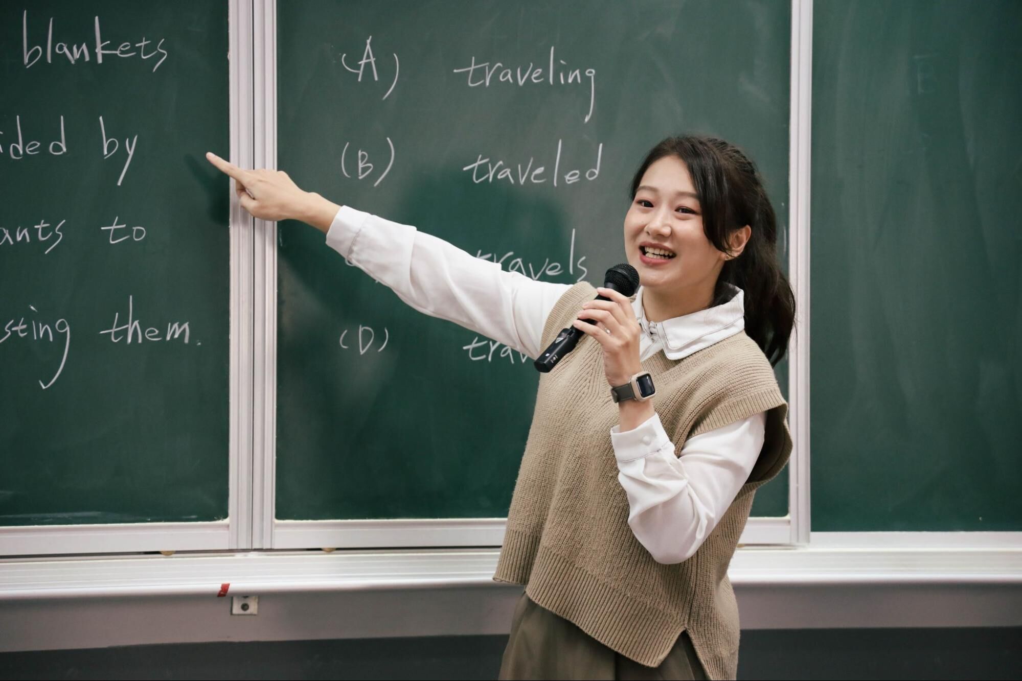 不同的教學場景都有適合的教學無線麥克風類型，可按照情境與個人偏好來做選擇。