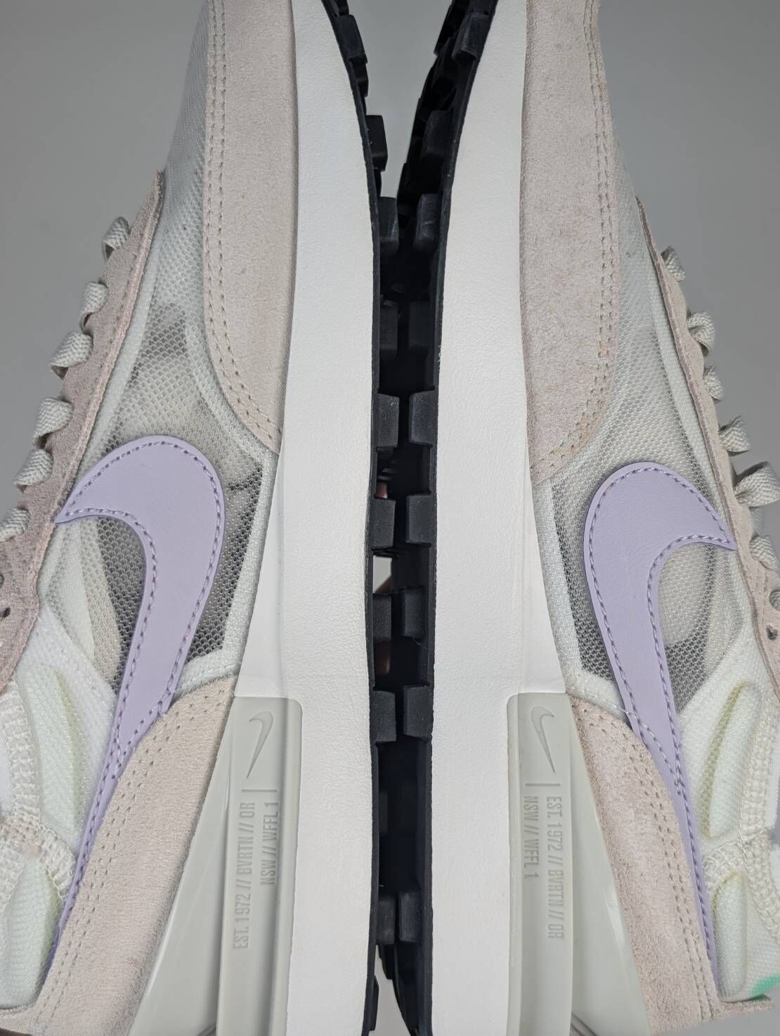 微瑕疵-雙腳鞋面髒汙&內外側微泛黃 DC2533-101/8 Nike Waffle One 女灰白小Sacai 解構輕量休閒鞋