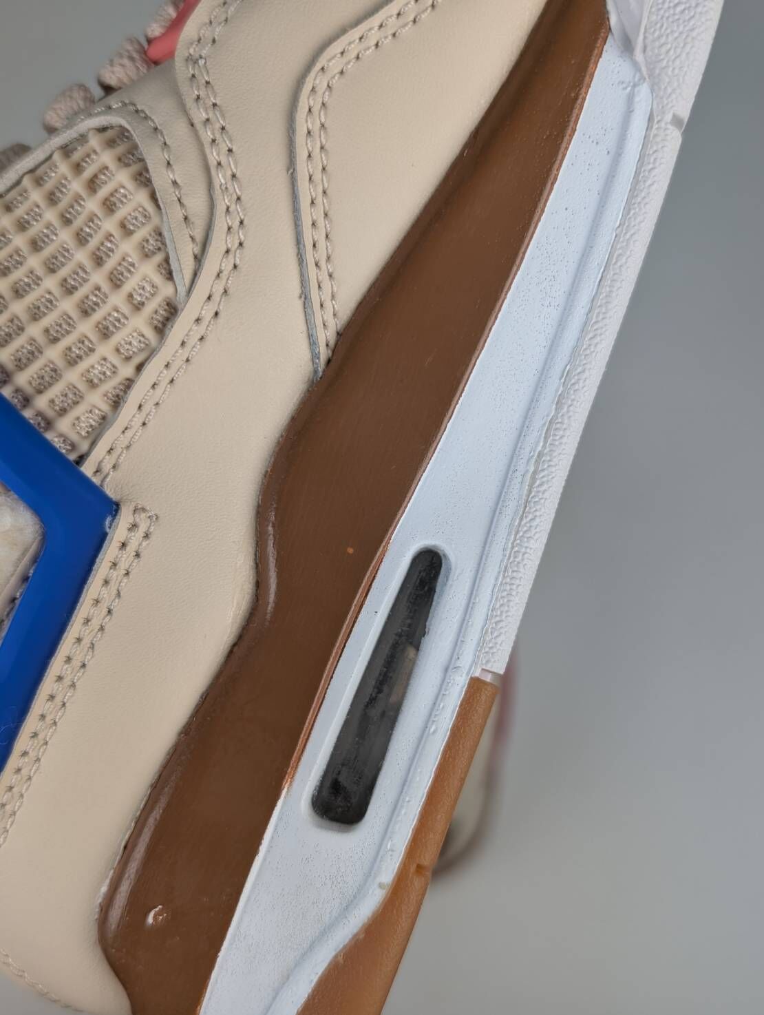 微瑕疵-左腳內側髒汙、後跟破皮&右腳中底微泛黃 DH0572-264/4Y AIR JORDAN 4 RETRO GS 野獸冒險樂園 女款 米白卡其