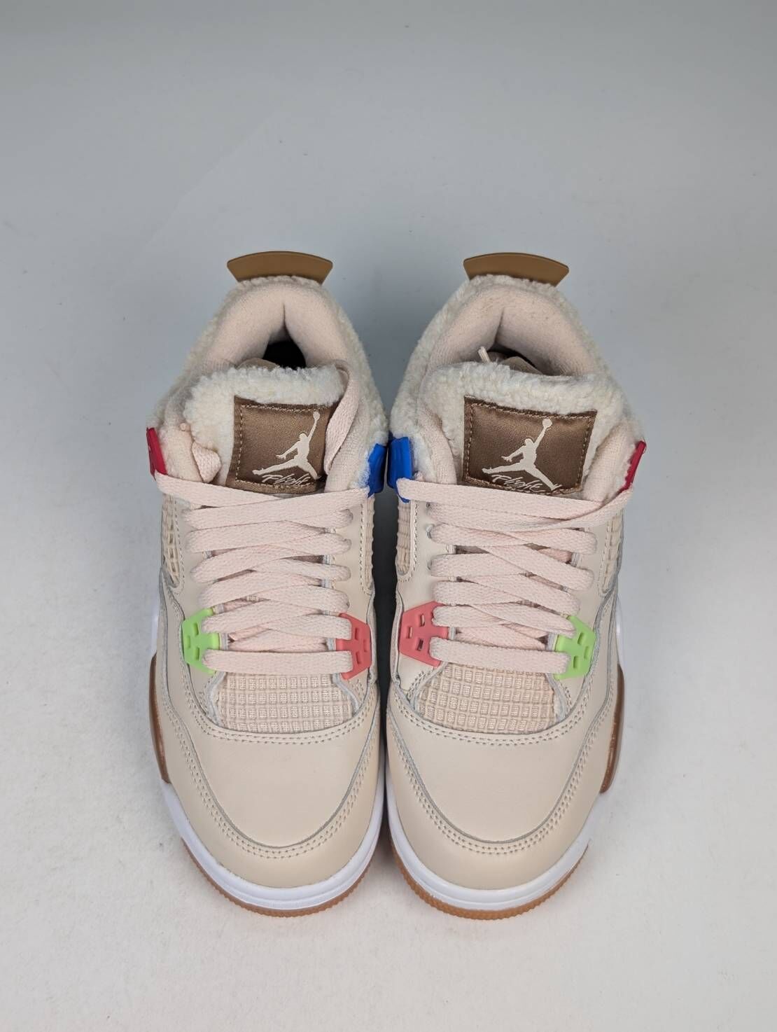 微瑕疵-左腳內側髒汙、後跟破皮&右腳中底微泛黃 DH0572-264/4Y AIR JORDAN 4 RETRO GS 野獸冒險樂園 女款 米白卡其